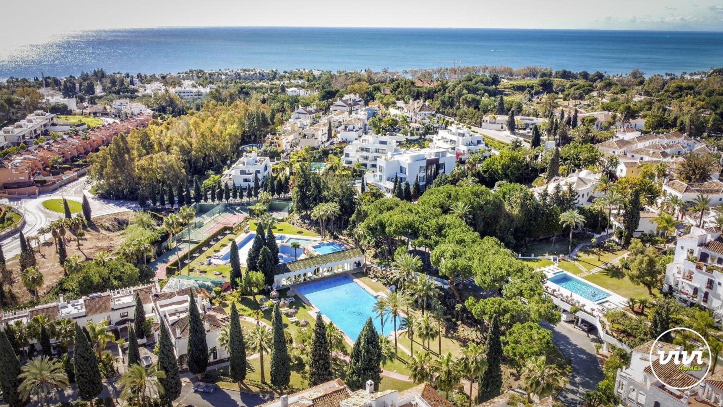 ViVi Homes - Casa Nobu Pool, Garden, Patio & Beach