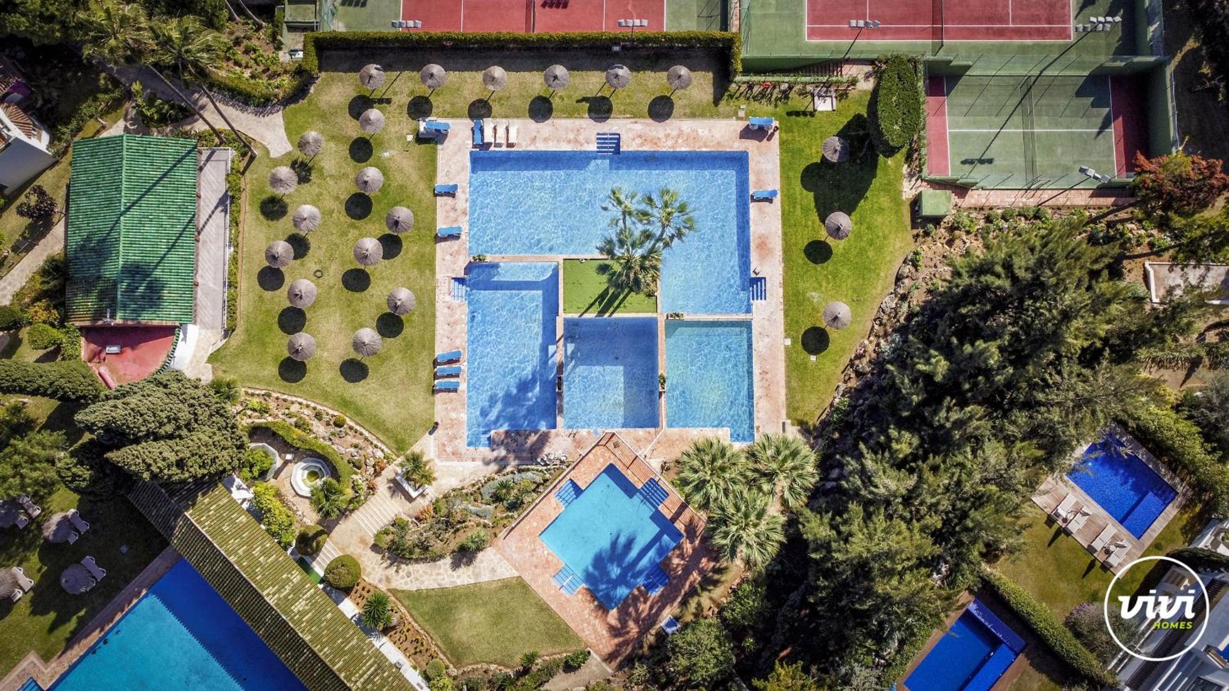 ViVi Homes - Casa Nobu Pool, Garden, Patio & Beach