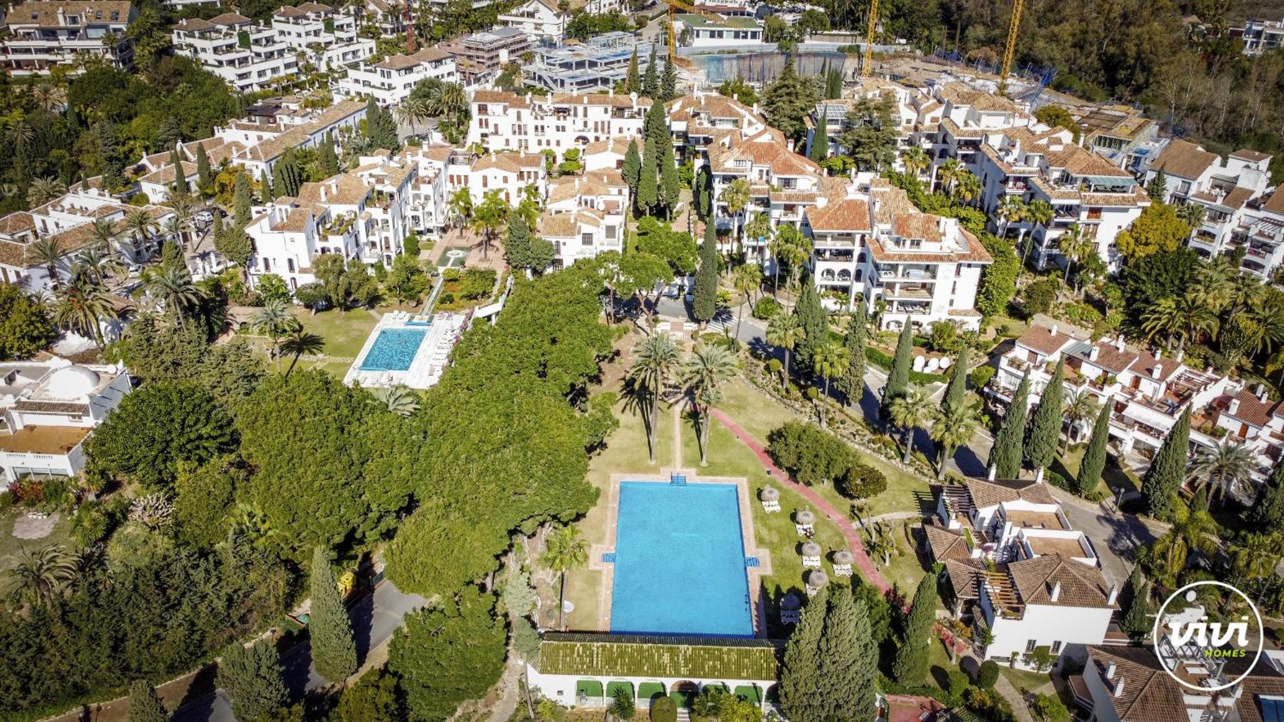 ViVi Homes - Casa Nobu Pool, Garden, Patio & Beach