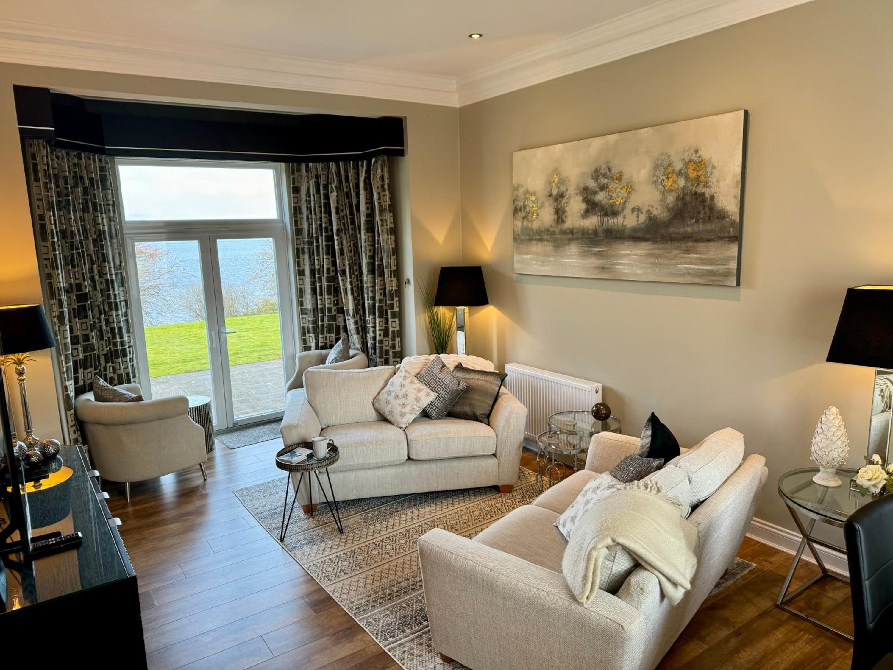 Loch View at Lomond Castle