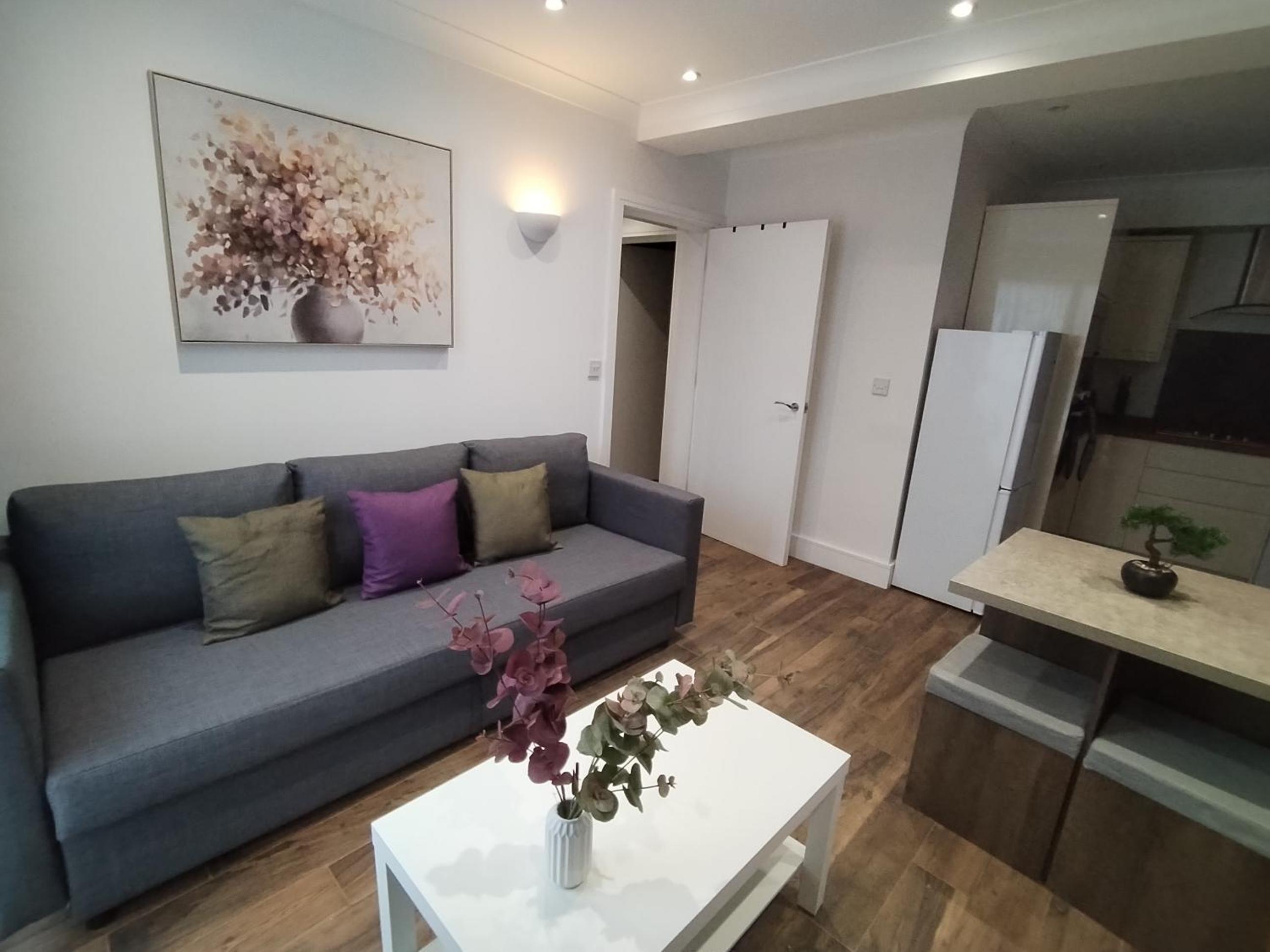Luxury apartment near London centre, near train station, E1