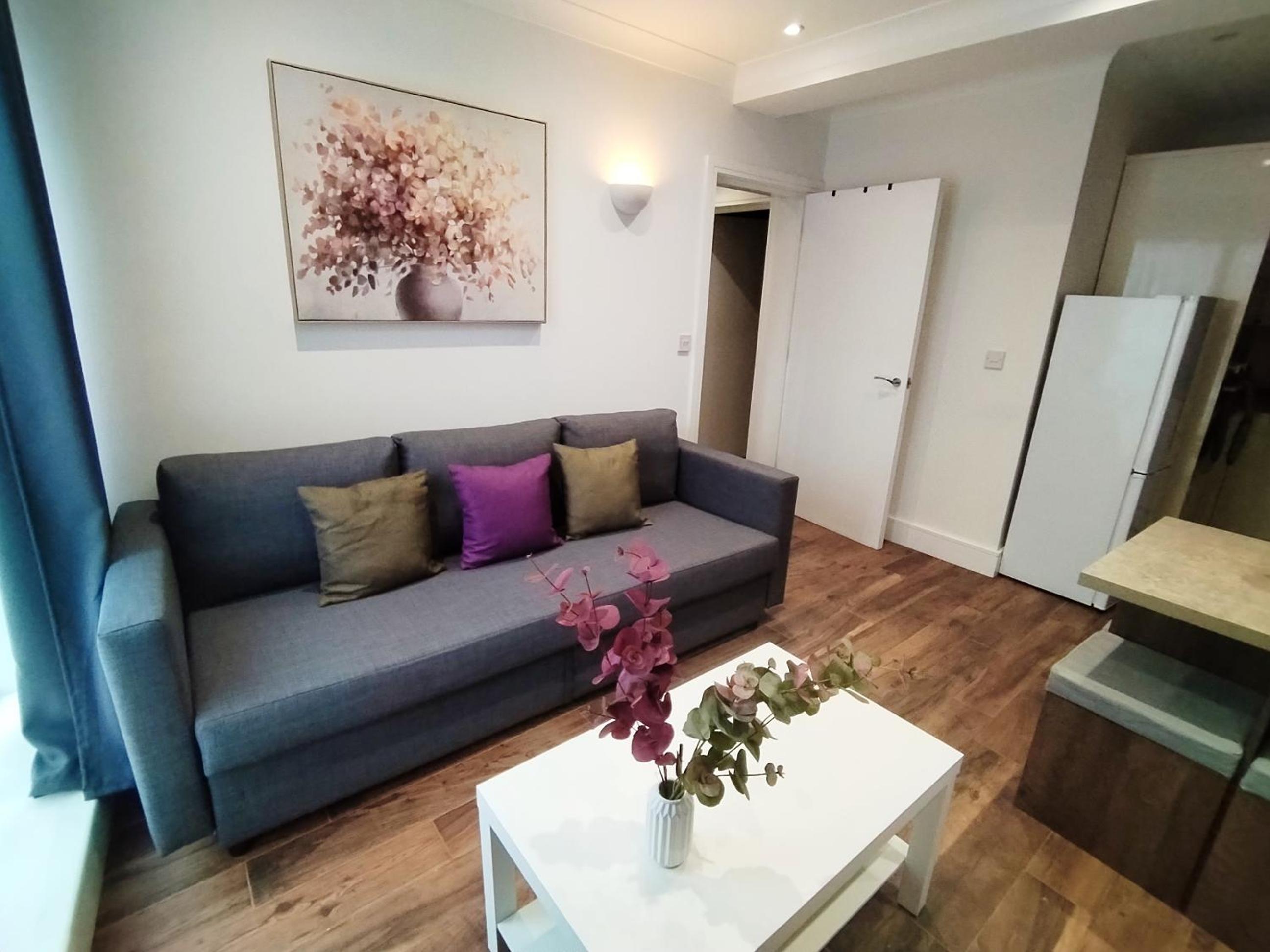 Luxury apartment near London centre, near train station, E1
