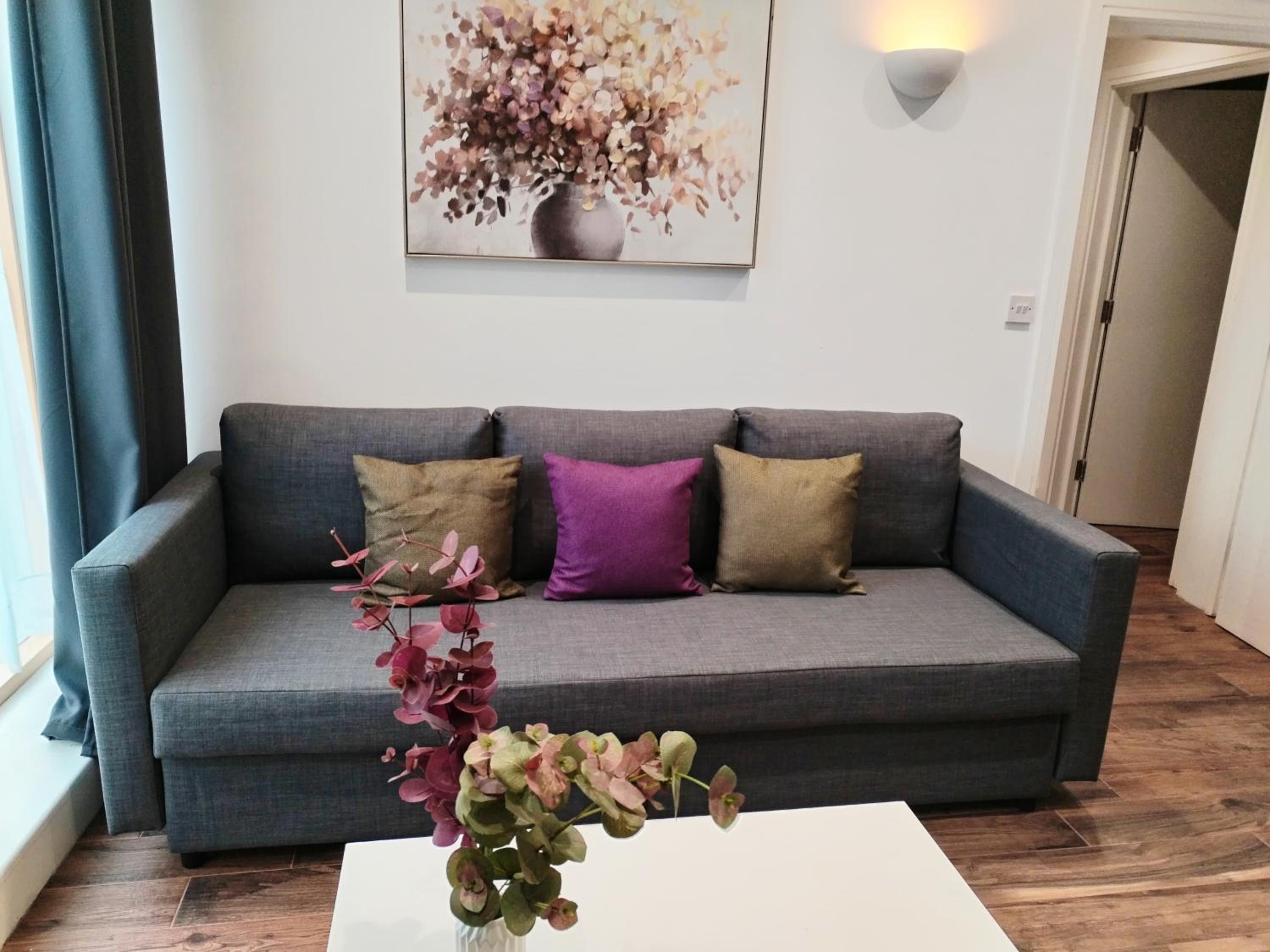 Luxury apartment near London centre, near train station, E1