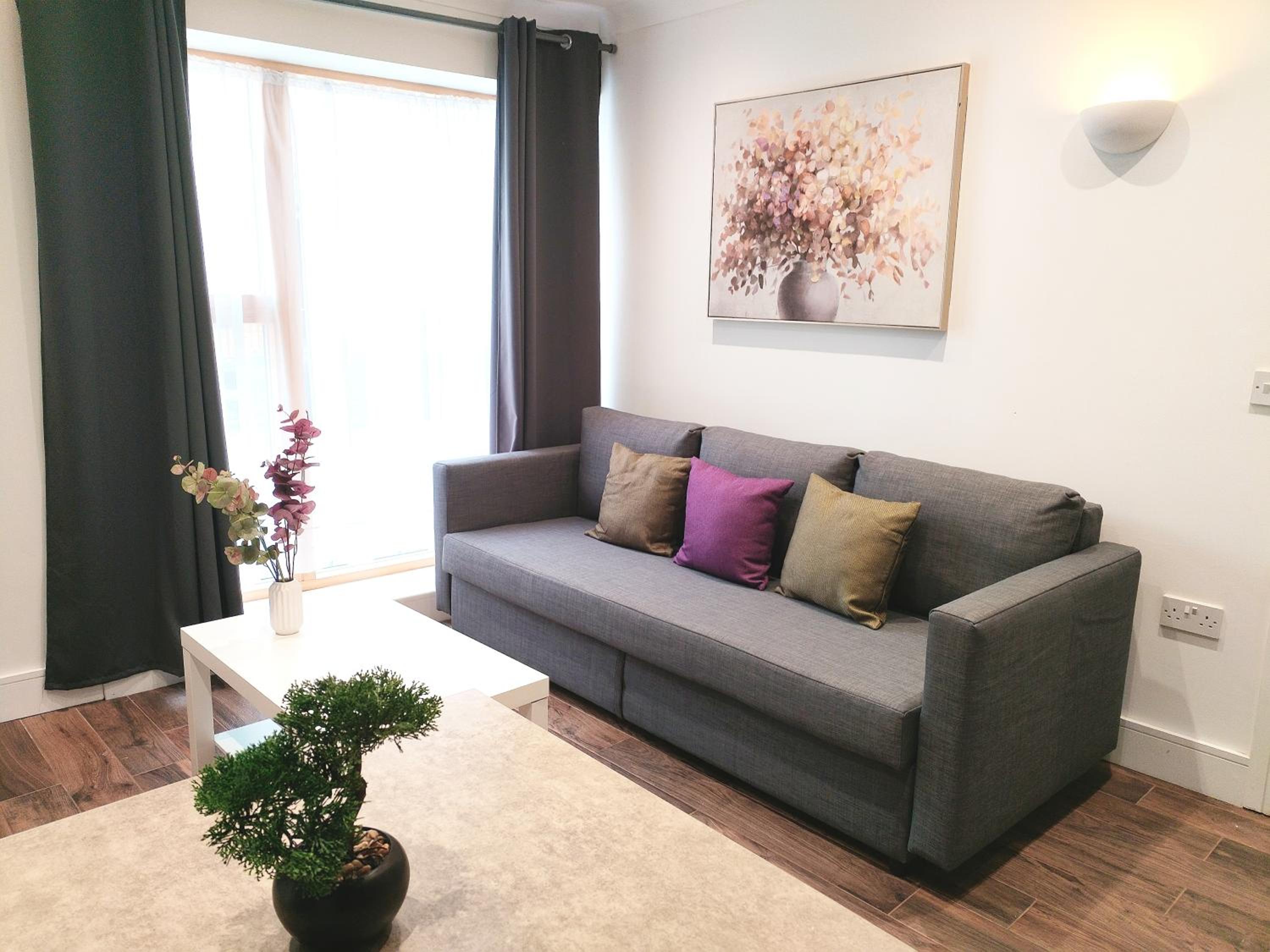 Luxury apartment near London centre, near train station, E1
