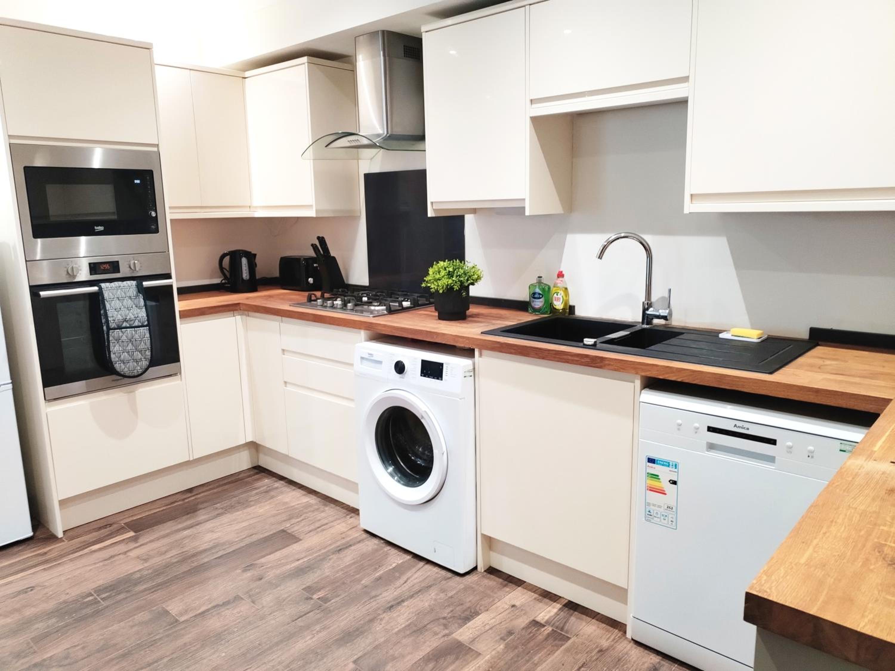 Luxury apartment near London centre, near train station, E1