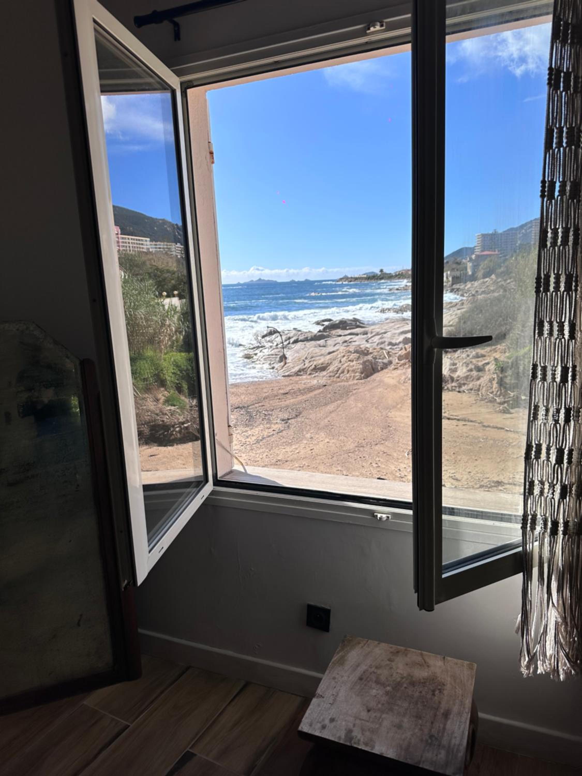 Casa Mare, CABANON SUR LA PLAGE à Ajaccio vue sanguinaires
