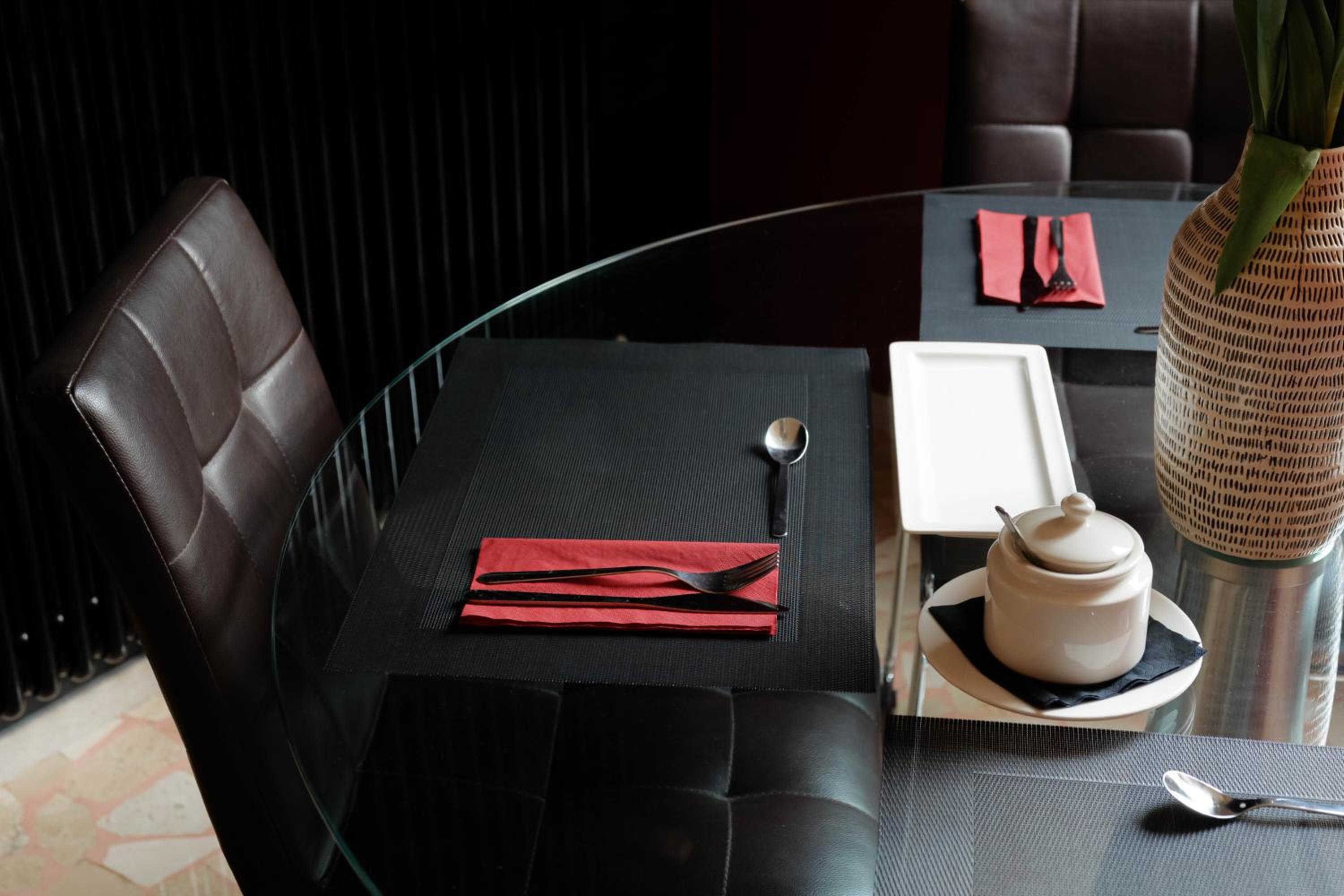 Hotel 5Rooms - Image 1