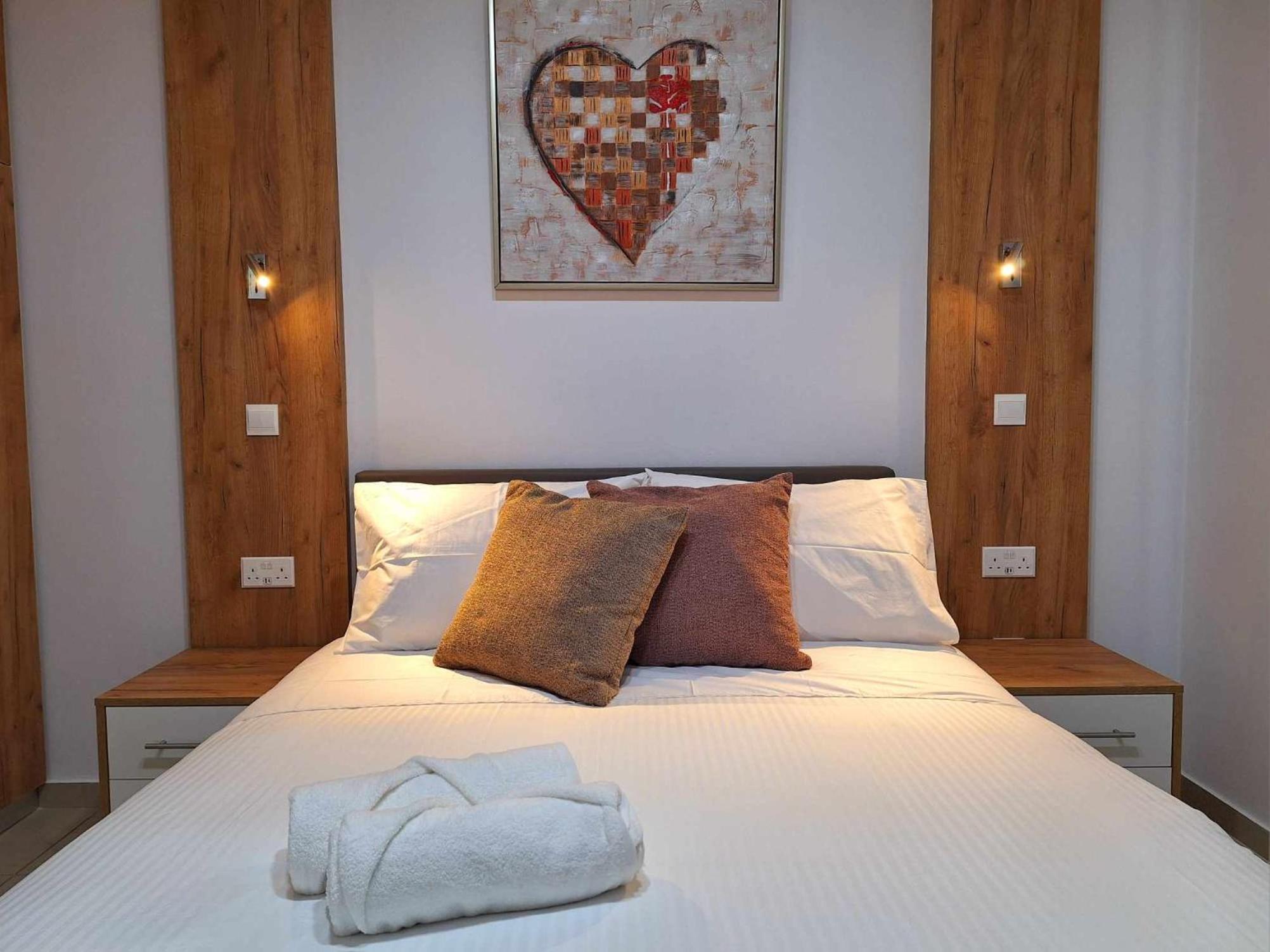 Stylish Apt Kato Paphos Close to Beach & Vibrant Harbor Life