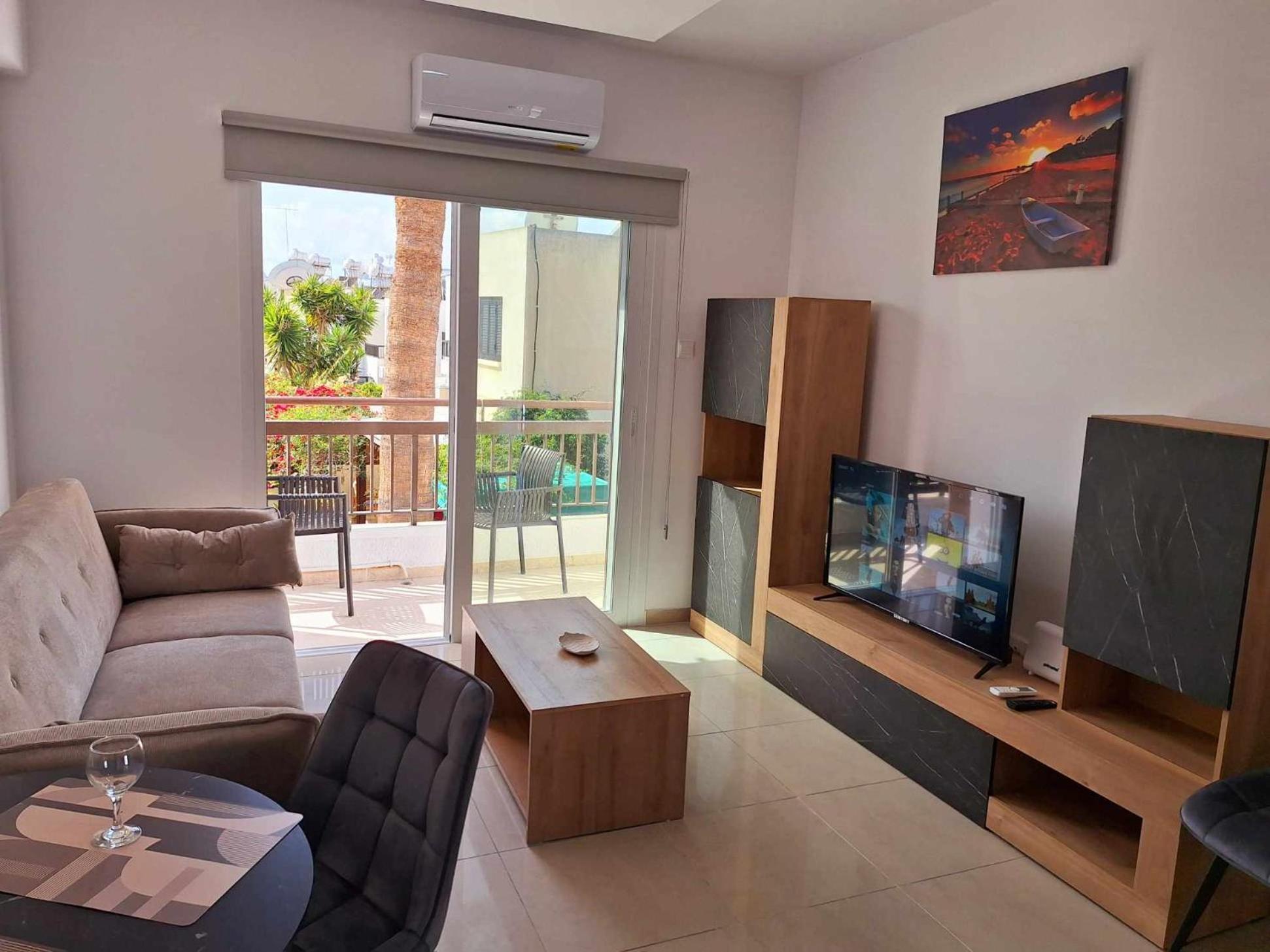 Stylish Apt Kato Paphos Close to Beach & Vibrant Harbor Life