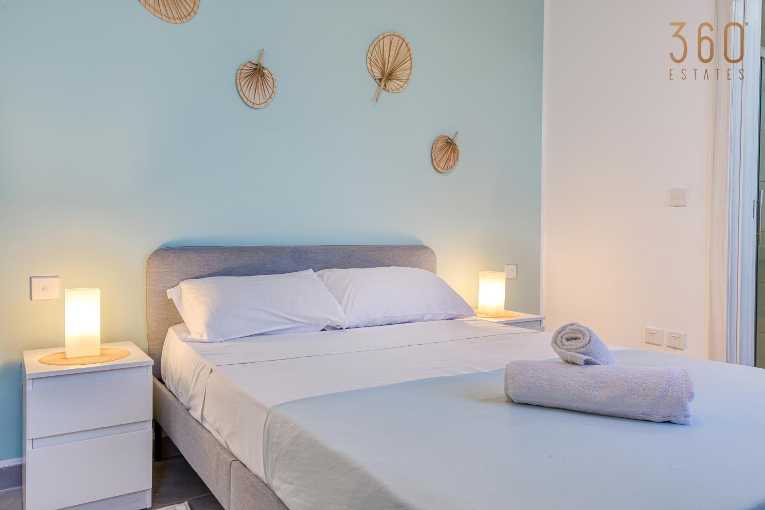Gzira, Central APT - Spacious with Super WIFI & AC by 360 Estates view 2