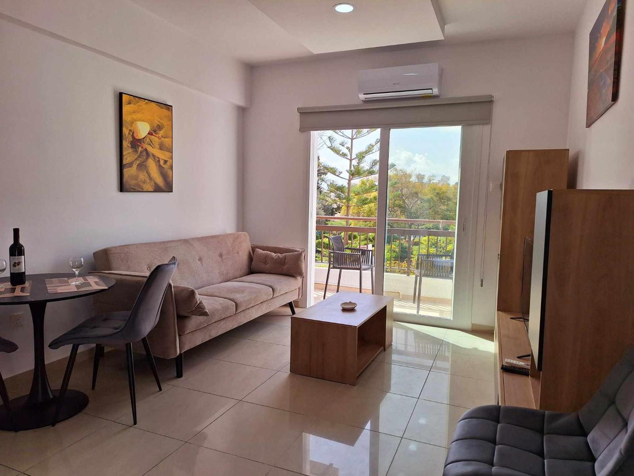 Stylish Apt Kato Paphos Close to Beach & Vibrant Harbor Life