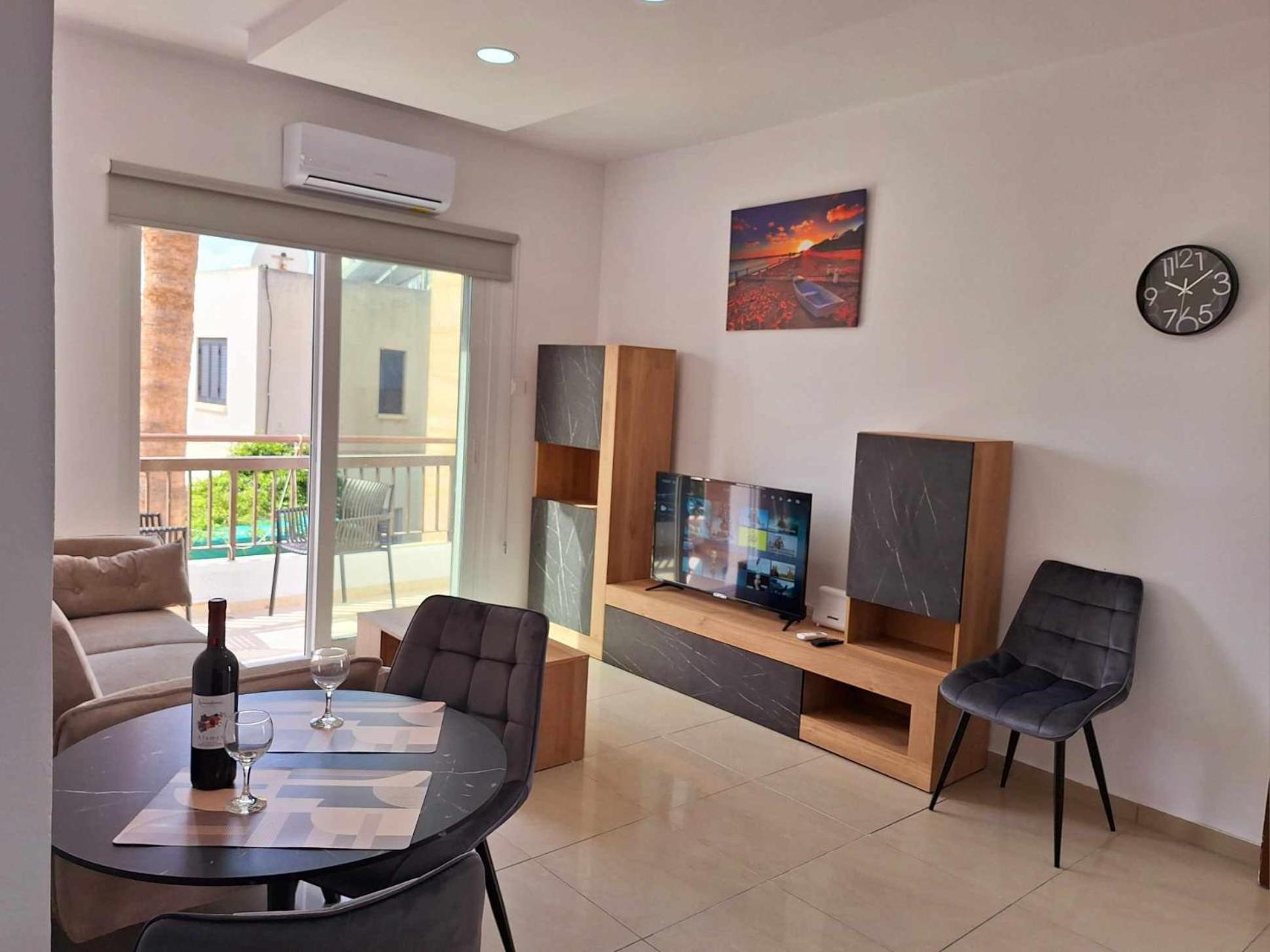 Stylish Apt Kato Paphos Close to Beach & Vibrant Harbor Life