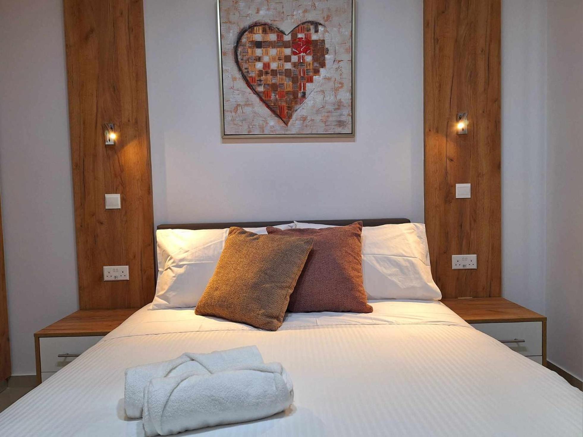 Stylish Apt Kato Paphos Close to Beach & Vibrant Harbor Life