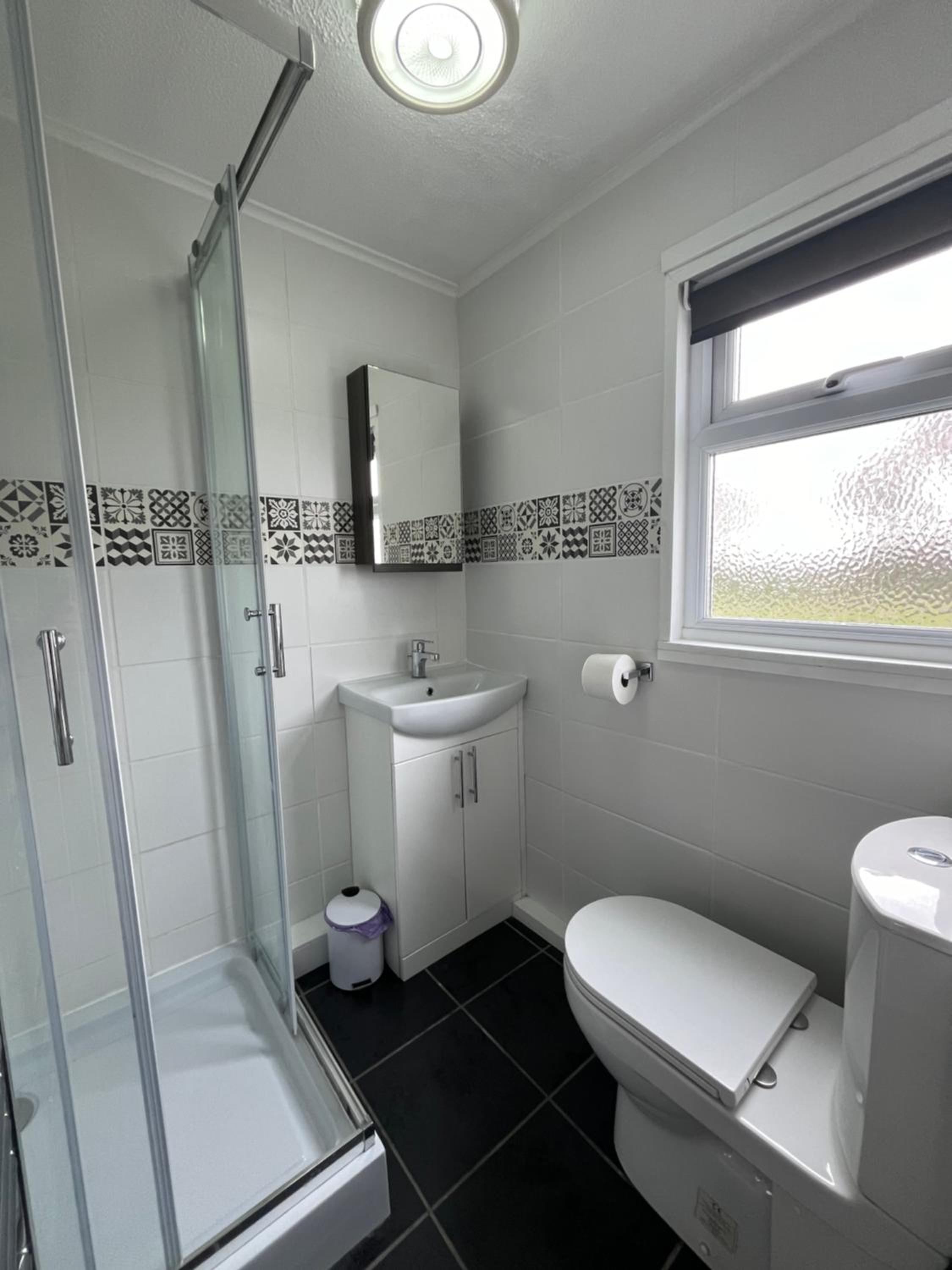170, Two bed Chalet on Sunbeach Holiday Park - Sleeps 5, pet friendly, bed linen and towels included plus Wi-Fi included - only 300m from the beach! view 2