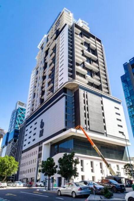 Stylish 31st Floor Studio with Epic City Views