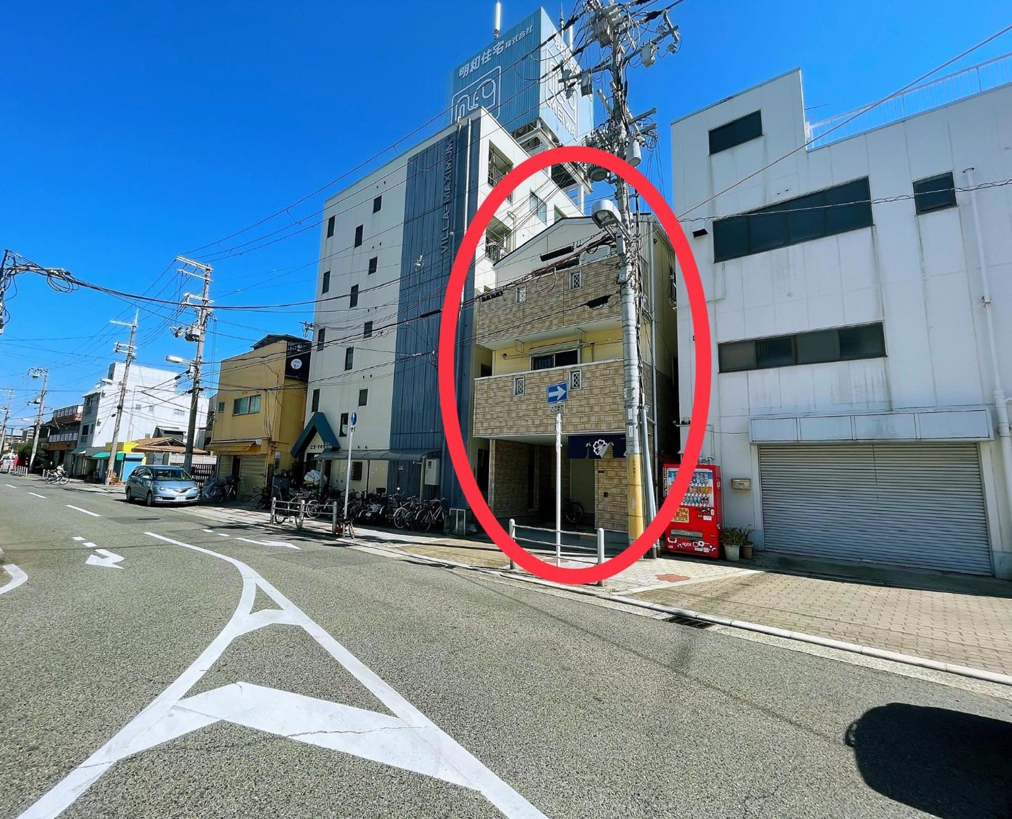 無料駐車場 3階建て一軒家 最大10人 3寝室 2トイレ ペットOK家族団体向き Usj 道頓堀 難波近い 民泊花園西