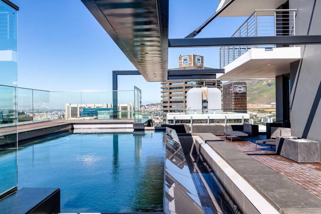 Stylish 27th Floor Studio on Bree Street view 4