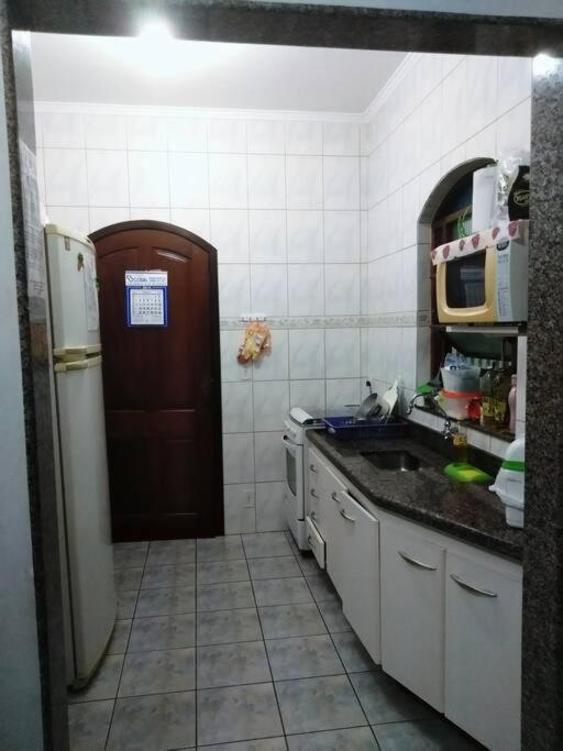 Casa Praia Grande wi-fi 4 dorm 3 carros área churrasq 700 MTS da praia Imirim