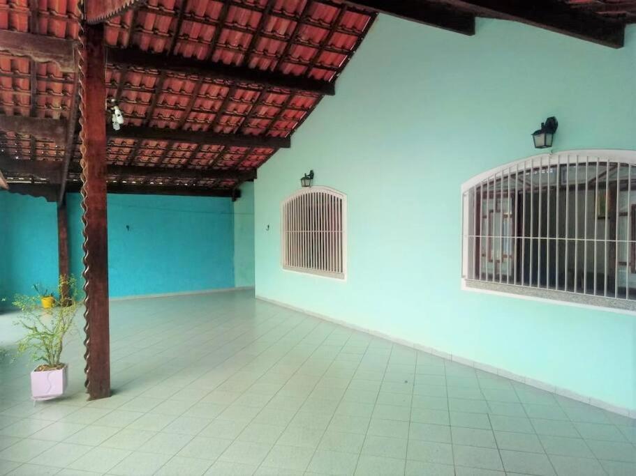 Casa Praia Grande wi-fi 4 dorm 3 carros área churrasq 700 MTS da praia Imirim
