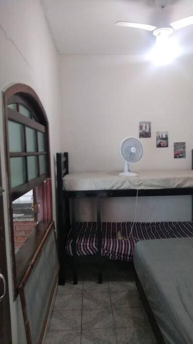 Casa Praia Grande wi-fi 4 dorm 3 carros área churrasq 700 MTS da praia Imirim