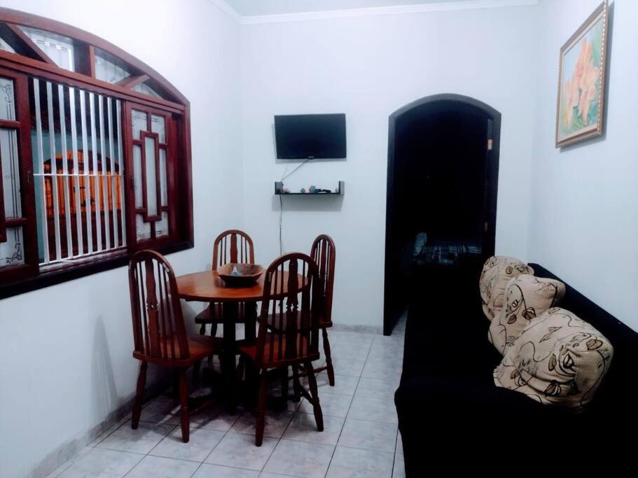 Casa Praia Grande wi-fi 4 dorm 3 carros área churrasq 700 MTS da praia Imirim