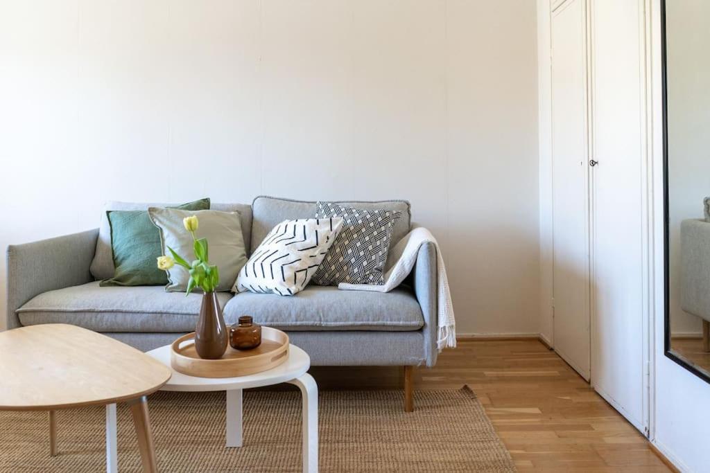 2-Bedroom, Steps from the Metro! view 5