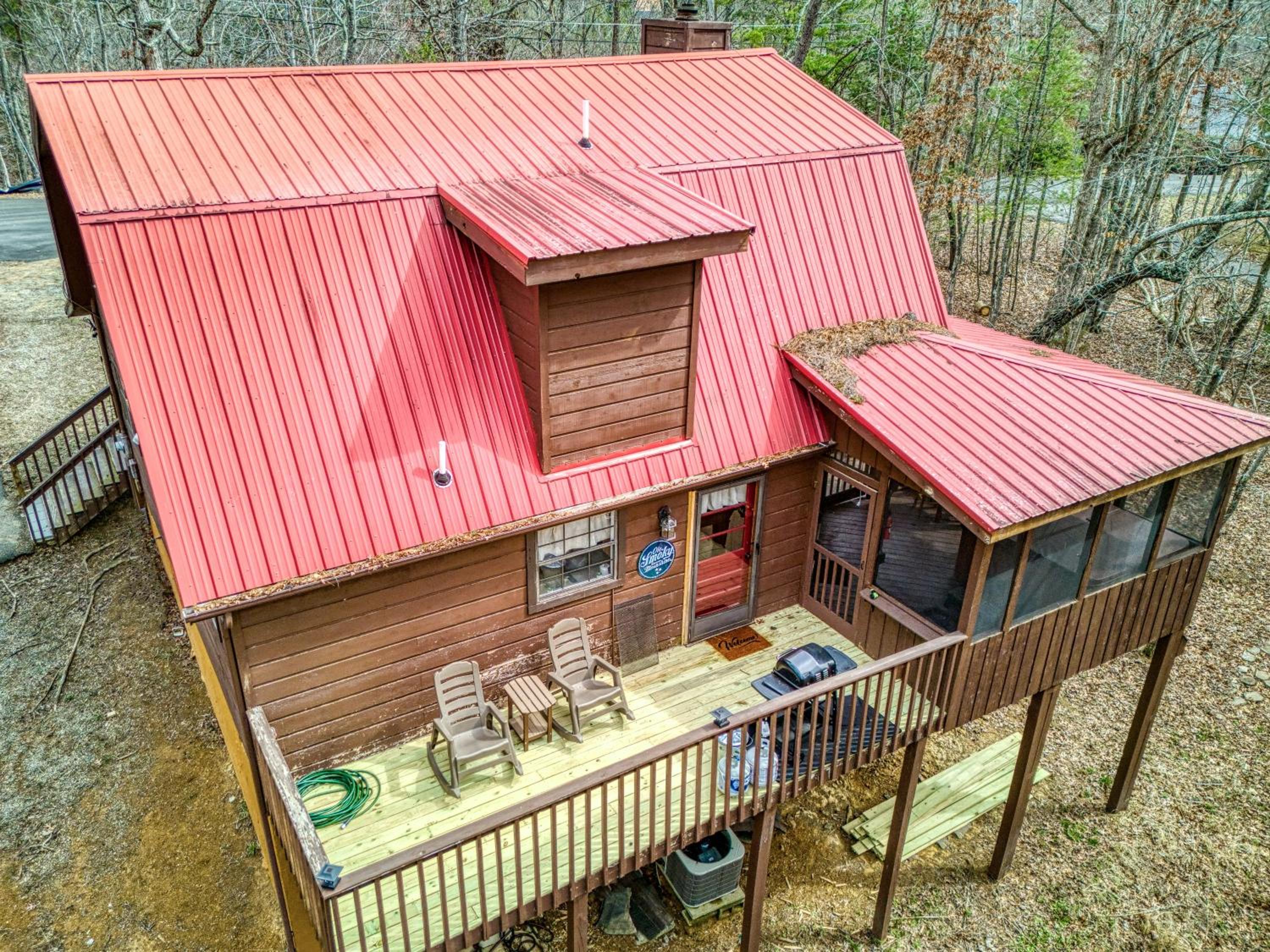 Alpine Retreat - Hot Tub, Arcade, Cozy Cabin Retreat in the Smokies
