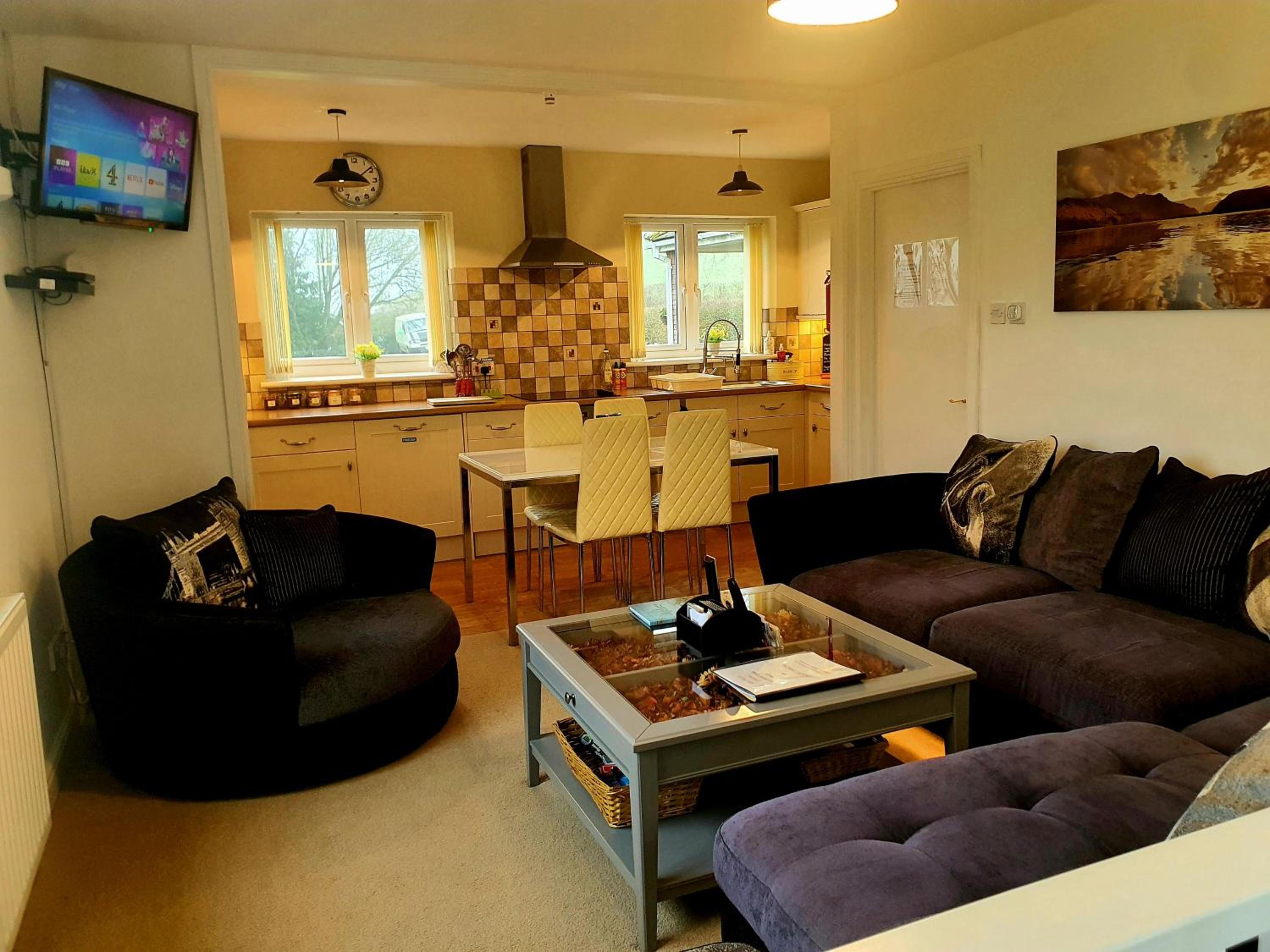 Idyllic 2 Bedroom Self-Contained UpsideDown Annexe view 2
