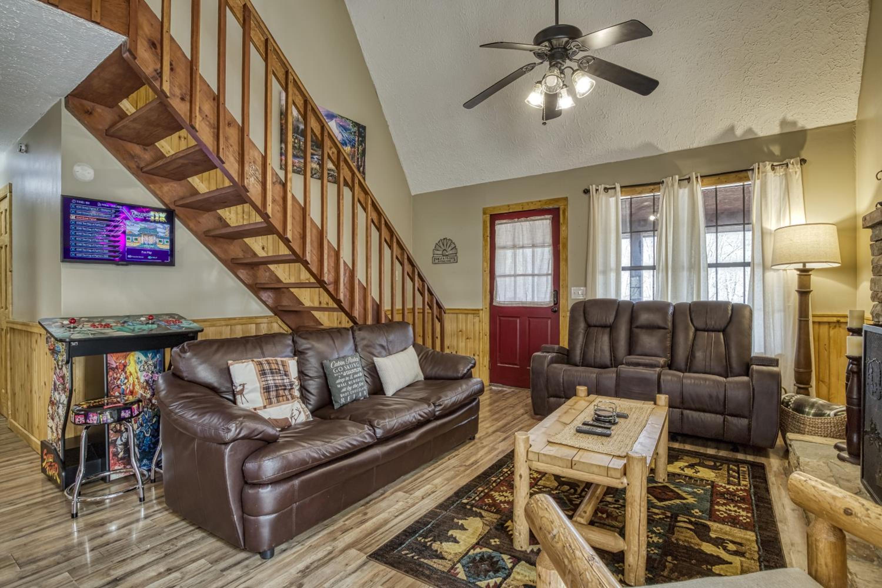 Alpine Retreat - Hot Tub, Arcade, Cozy Cabin Retreat in the Smokies