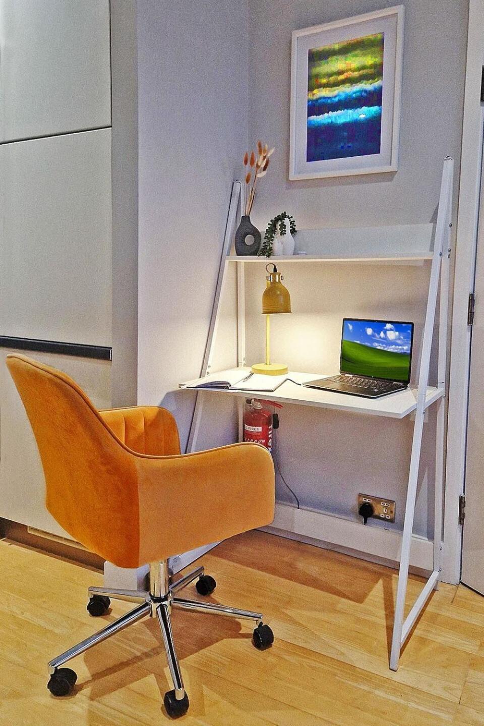 1-bed apartment, Close to Kensington Olympia with Free Wi-Fi & Netflix