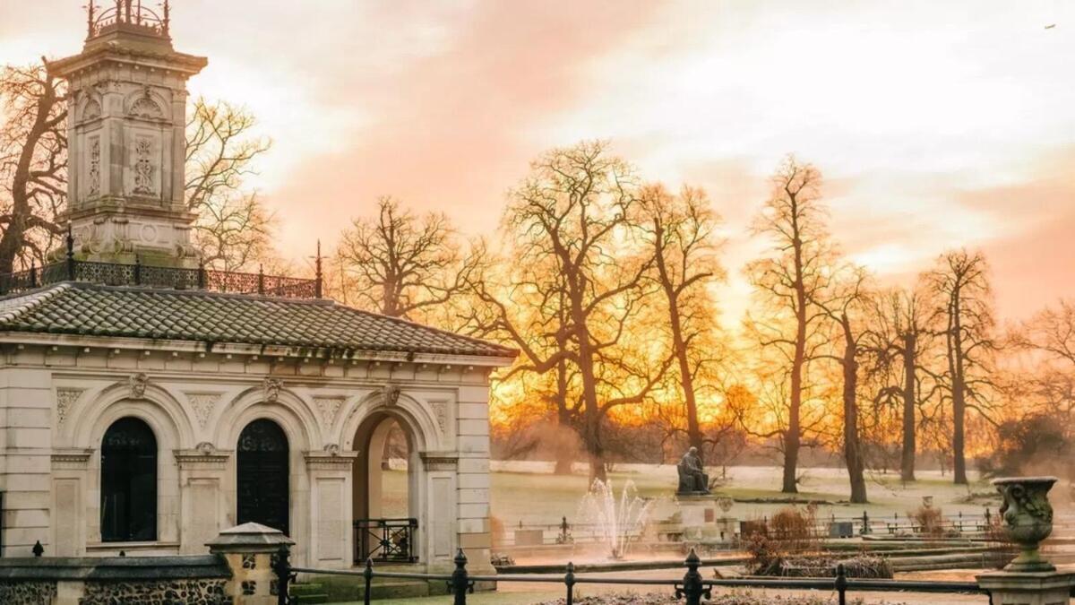 1-bed apartment, Close to Kensington Olympia with Free Wi-Fi & Netflix