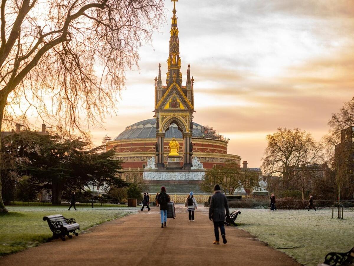 1-bed apartment, Close to Kensington Olympia with Free Wi-Fi & Netflix