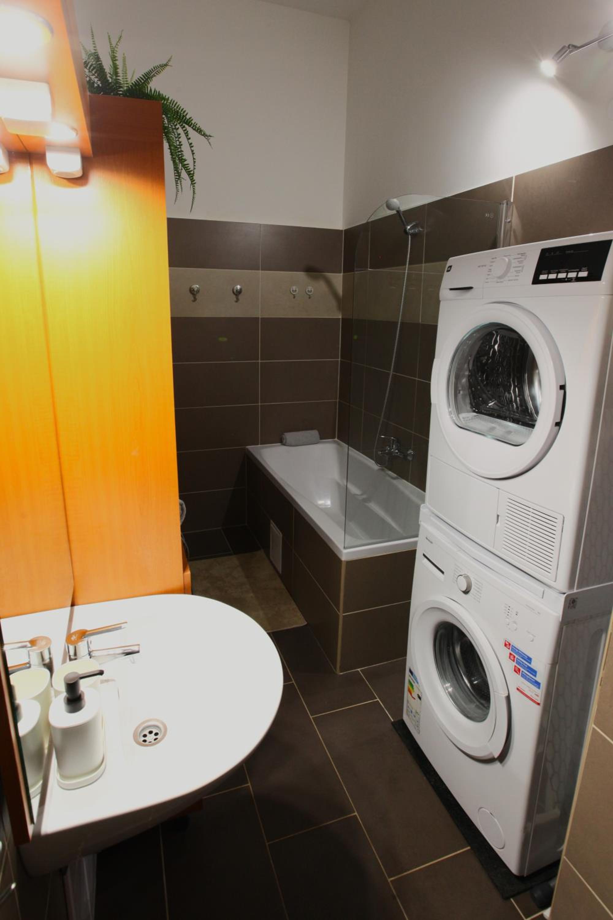 Goldcentral Apartment Danube-Private Terrace-Convenient Location