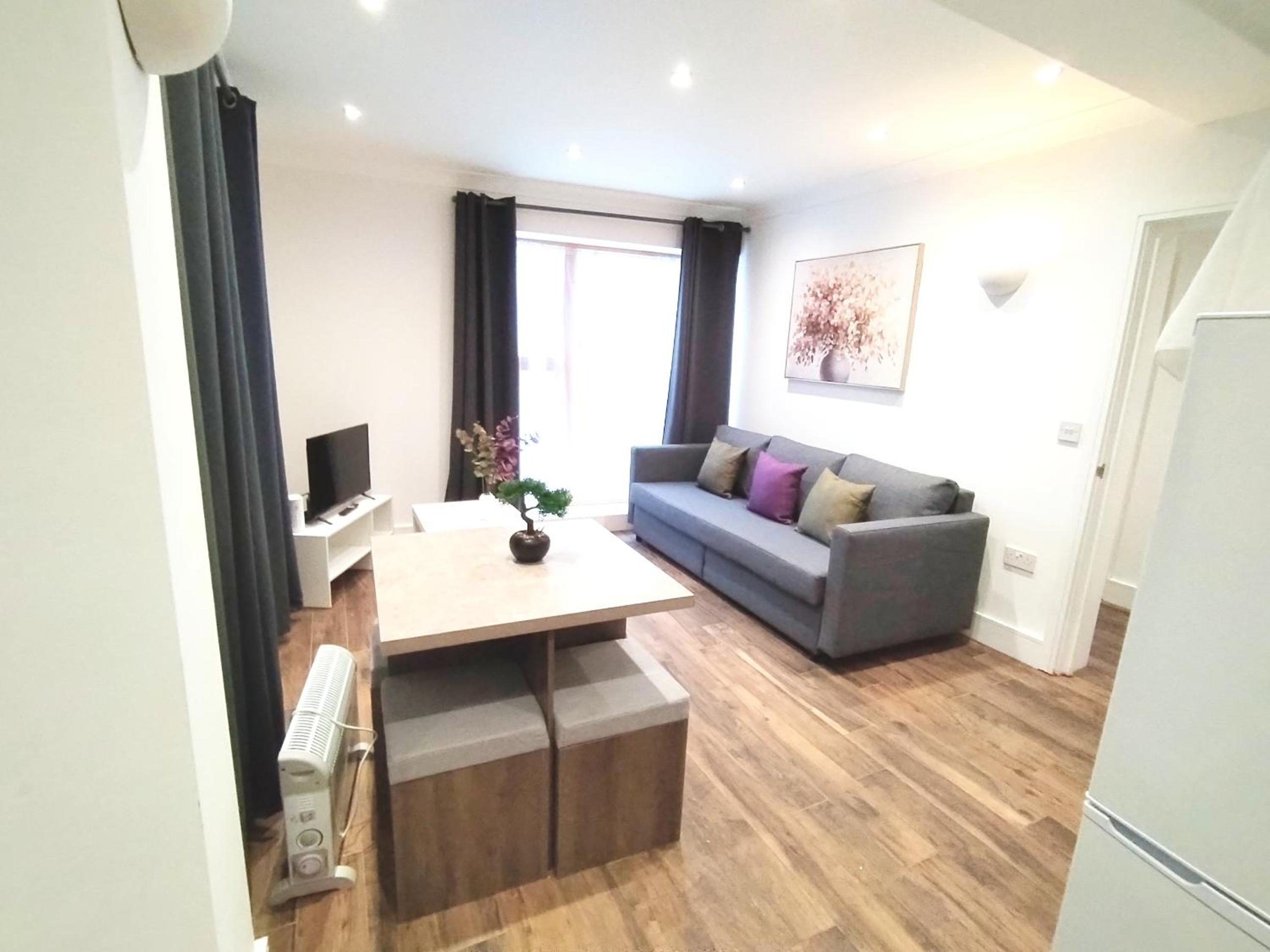 Luxury apartment near London centre, near train station, E1