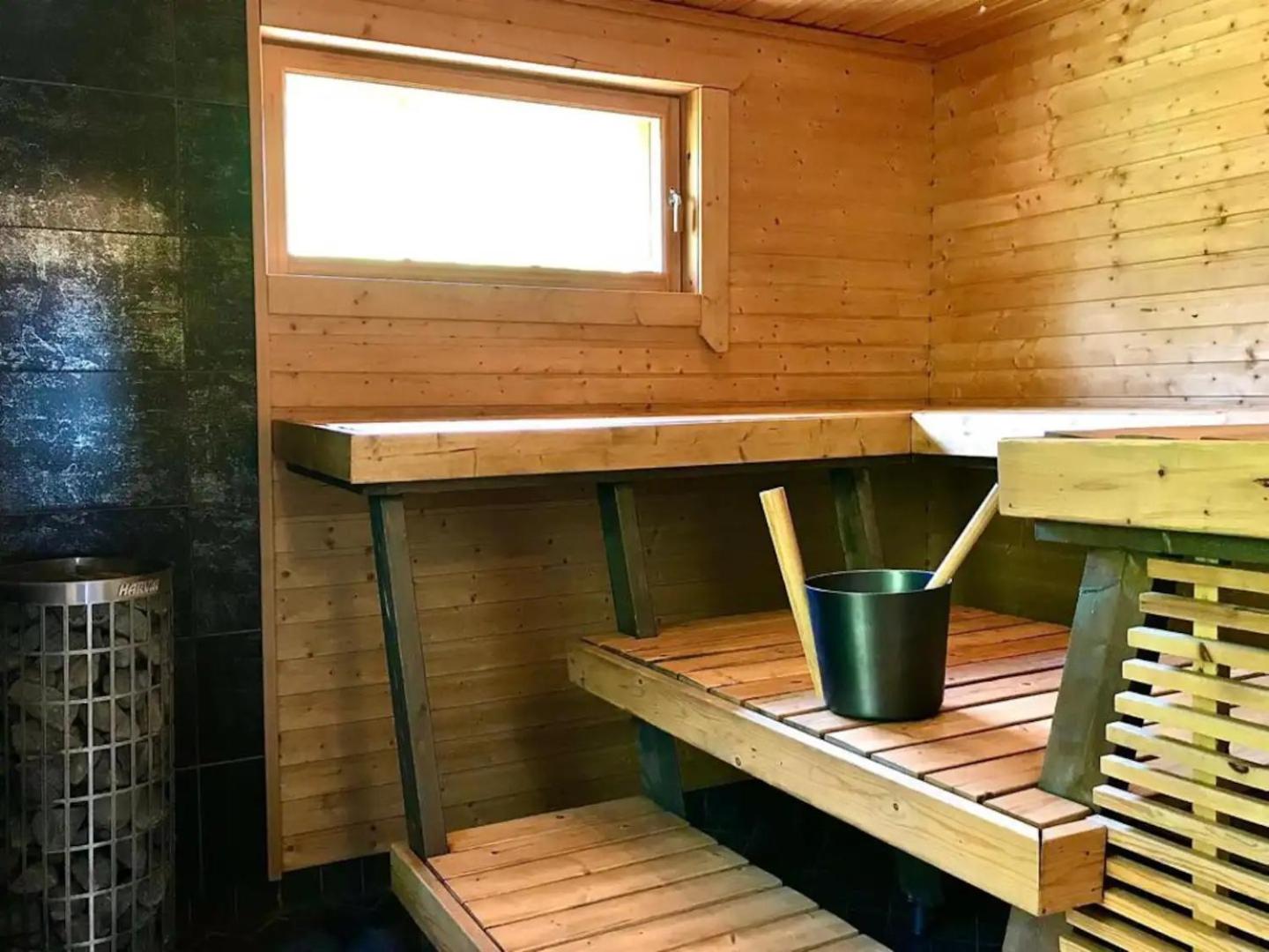 Beautiful and spacious lakeside cottages