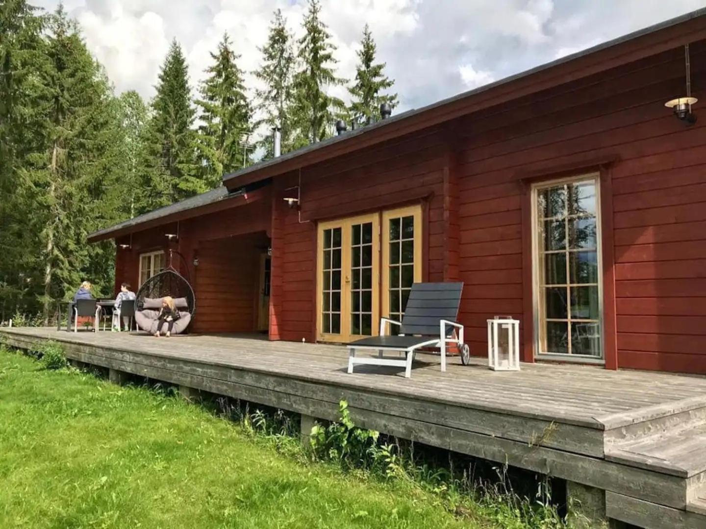 Beautiful and spacious lakeside cottages
