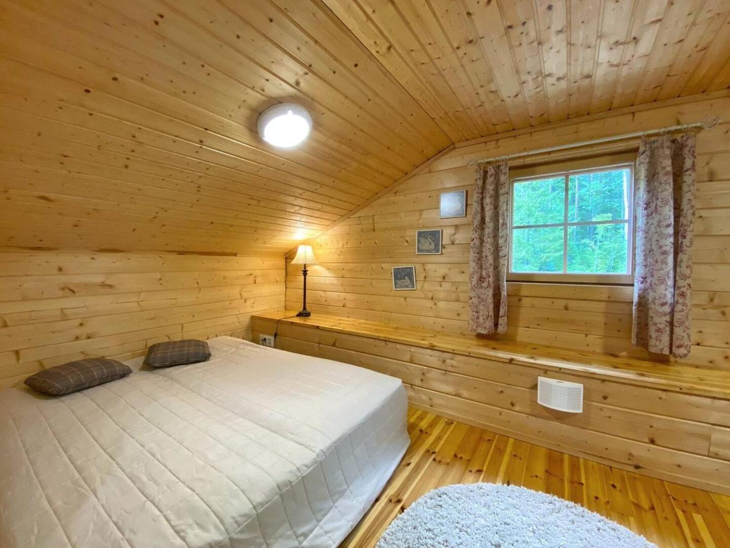 Beautiful and spacious lakeside cottages