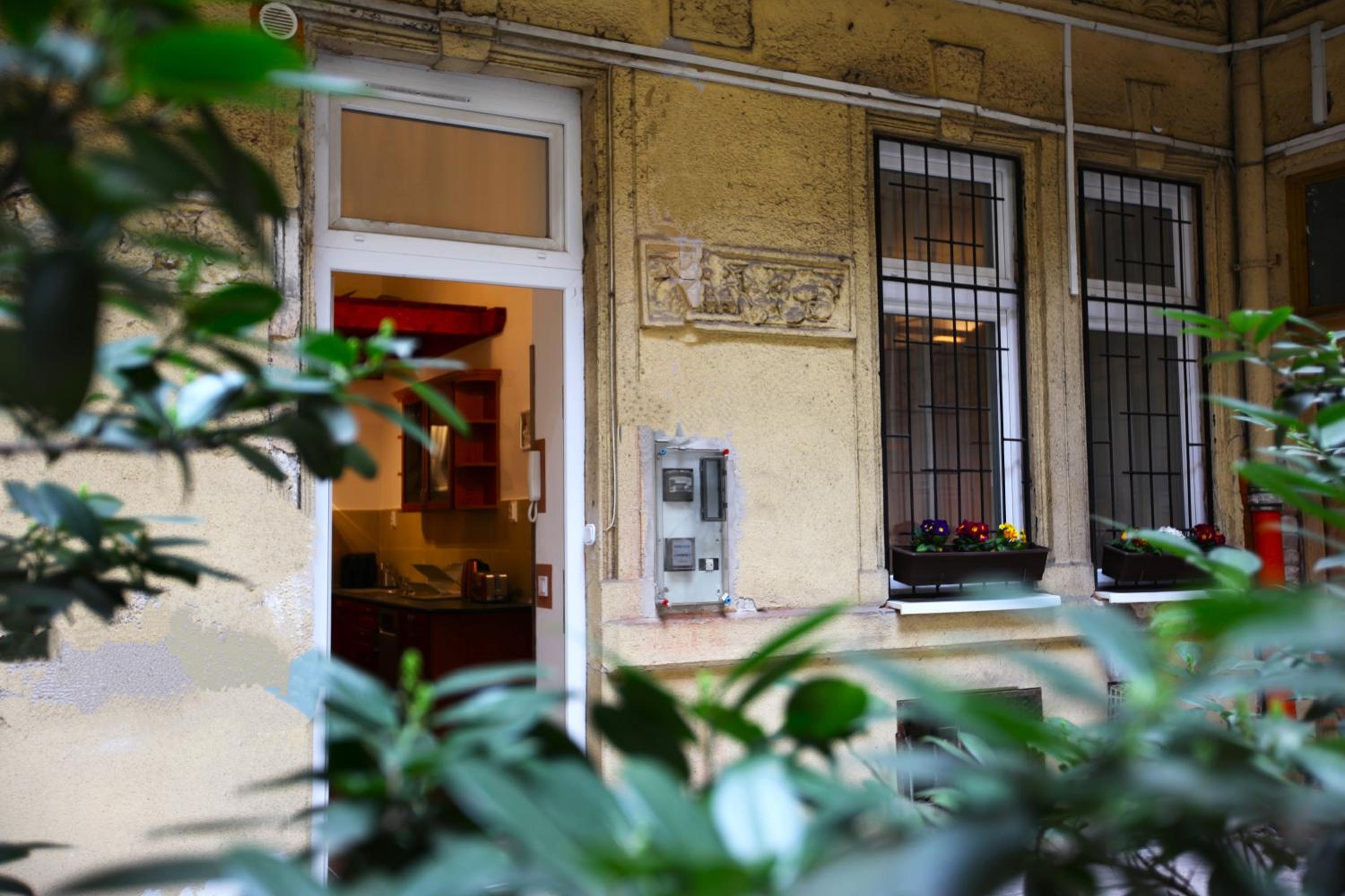 Goldcentral Apartment Danube-Private Terrace-Convenient Location
