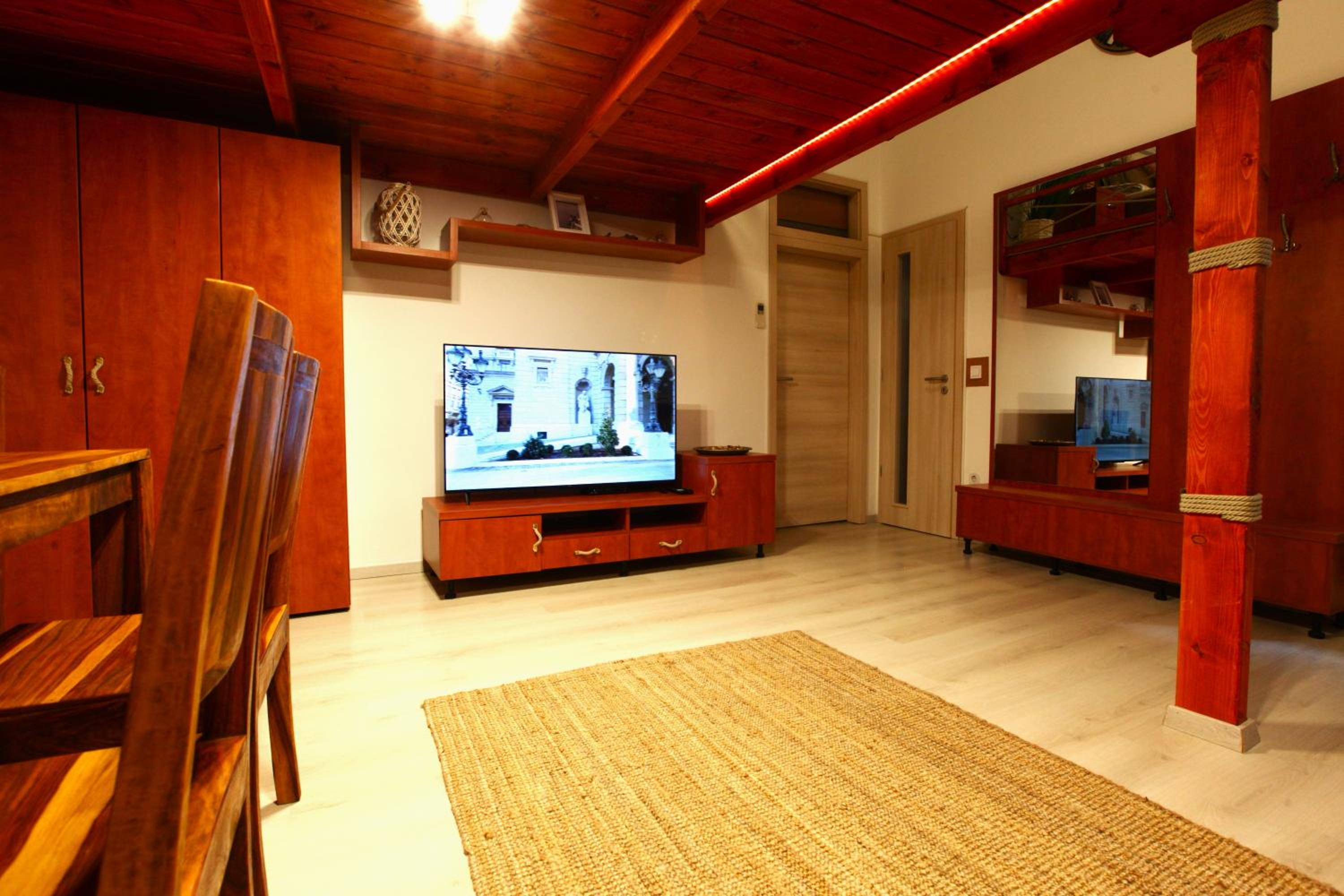 Goldcentral Apartment Danube-Private Terrace-Convenient Location