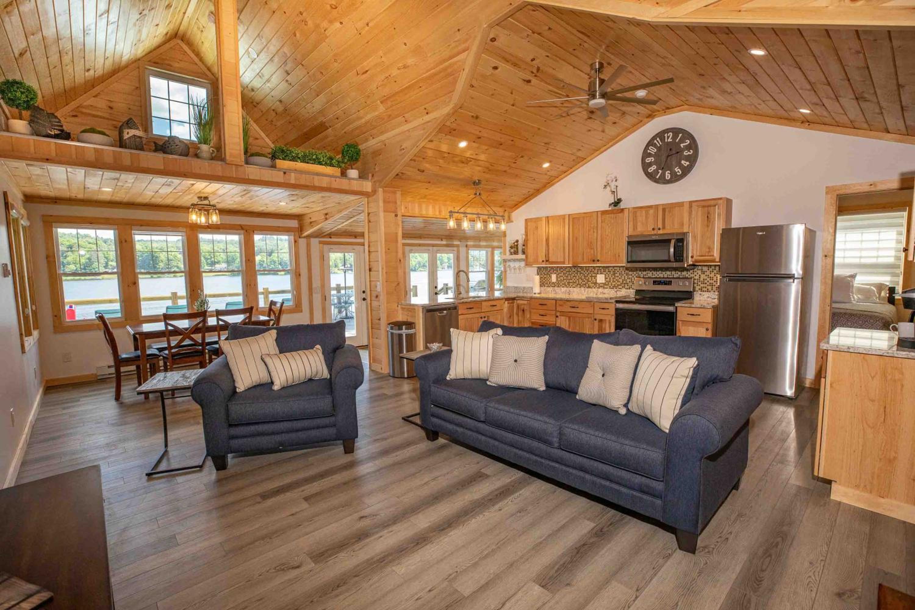 Modern Lake Retreat, Sleeps 8, 5 min to Colgate view 5