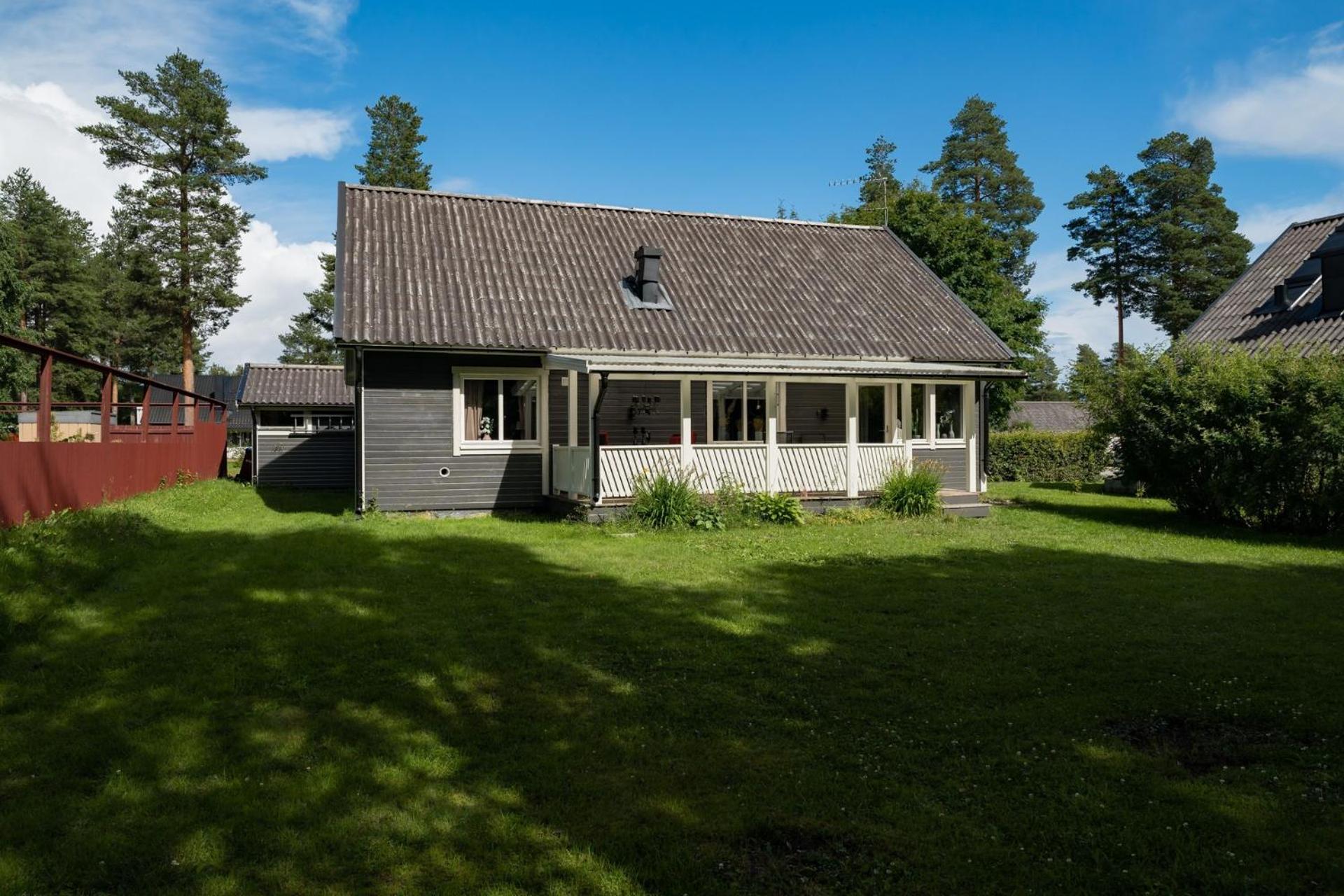 Guestly Homes - 4BR Cozy House near windfarm view 3