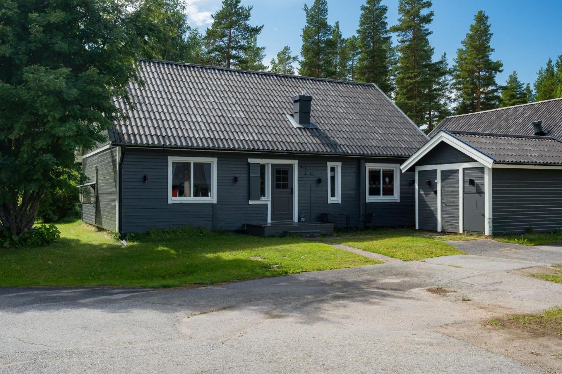 Guestly Homes - 4BR Cozy House near windfarm view 5