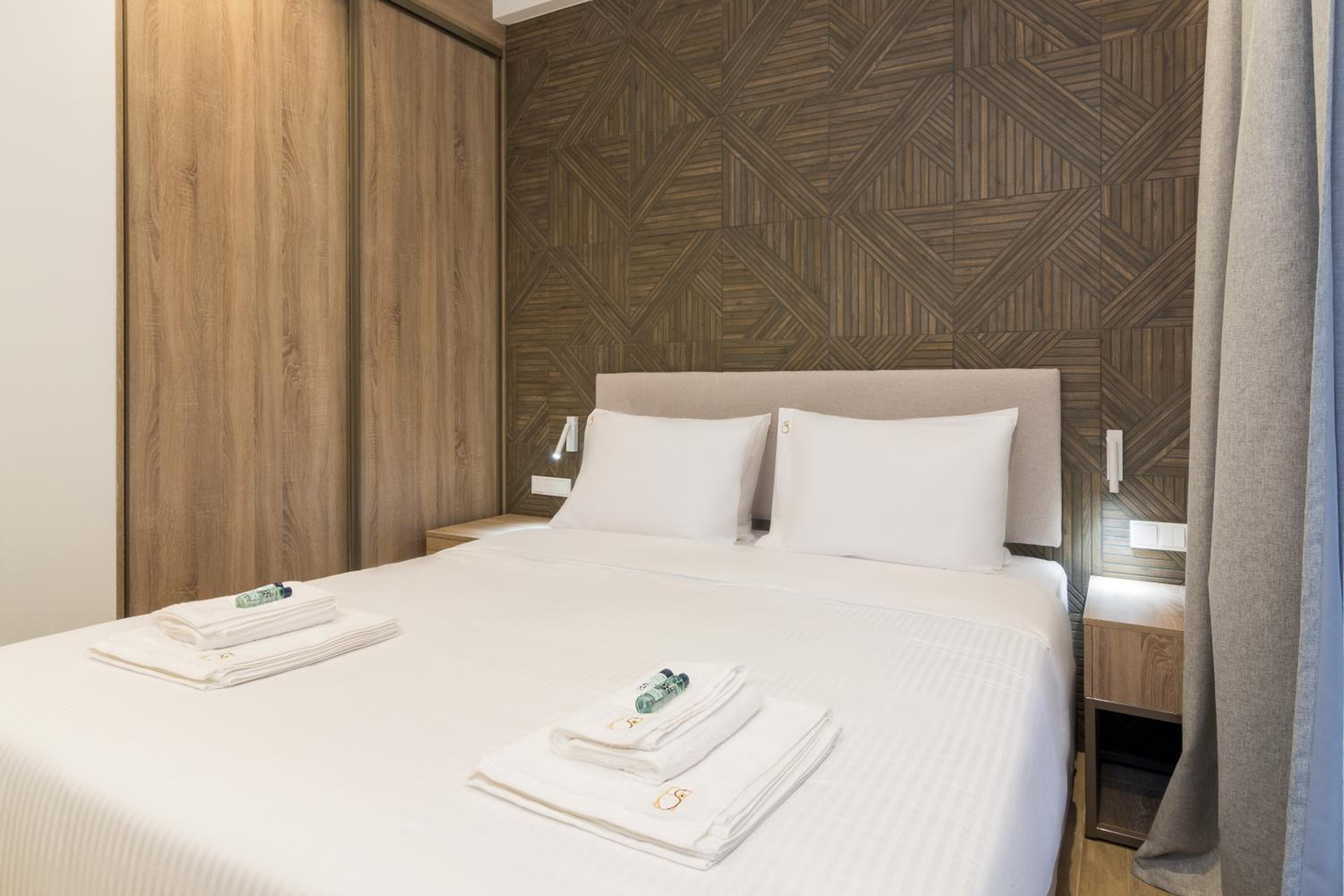 Socrates Fully Equipped Apartments with Unique Design
