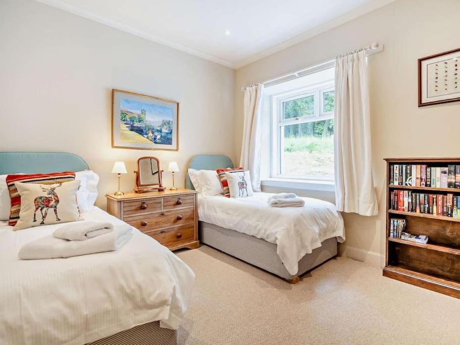 Upper Hillside Cottage view 3