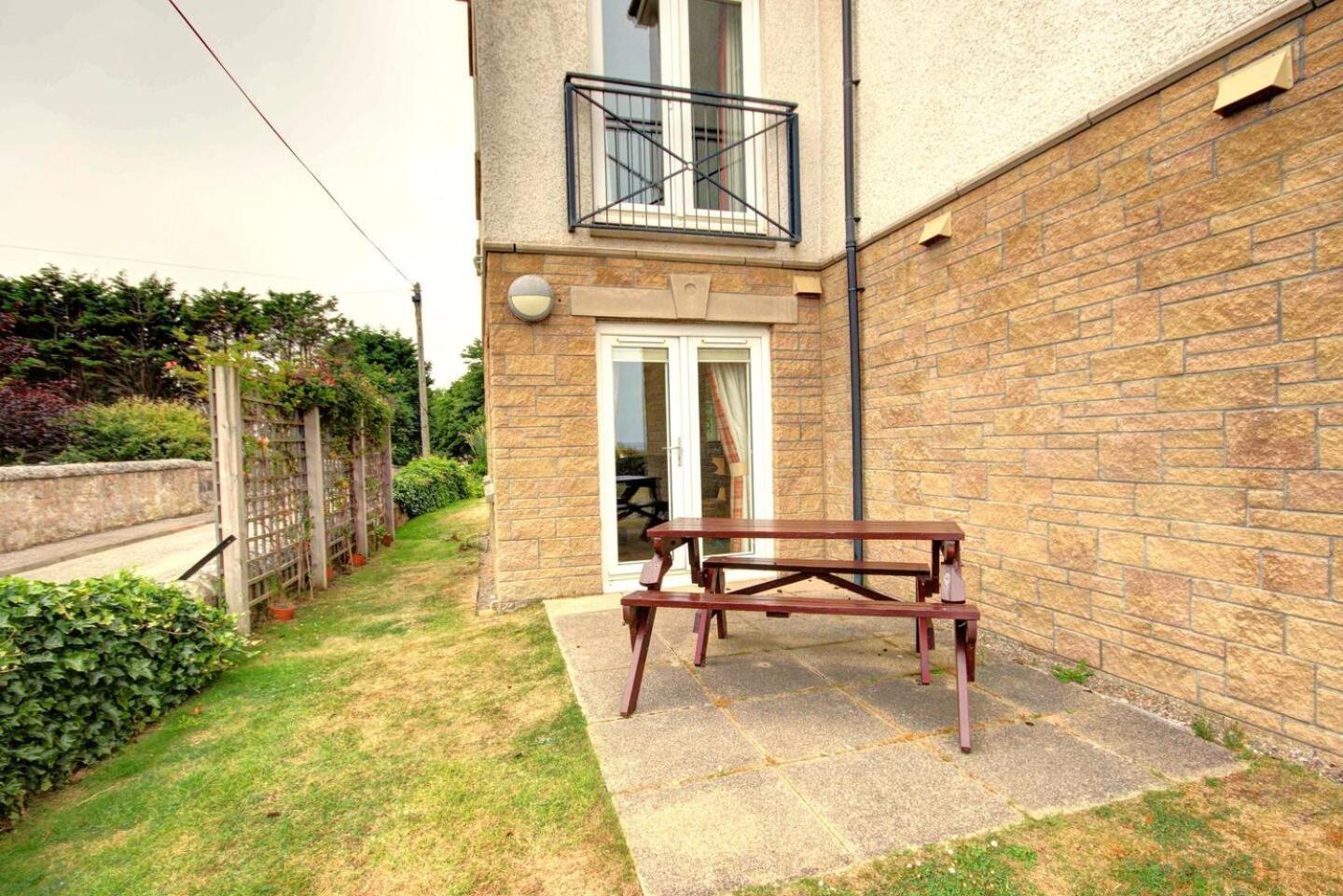 No1 The Links Apartment, Brora view 2