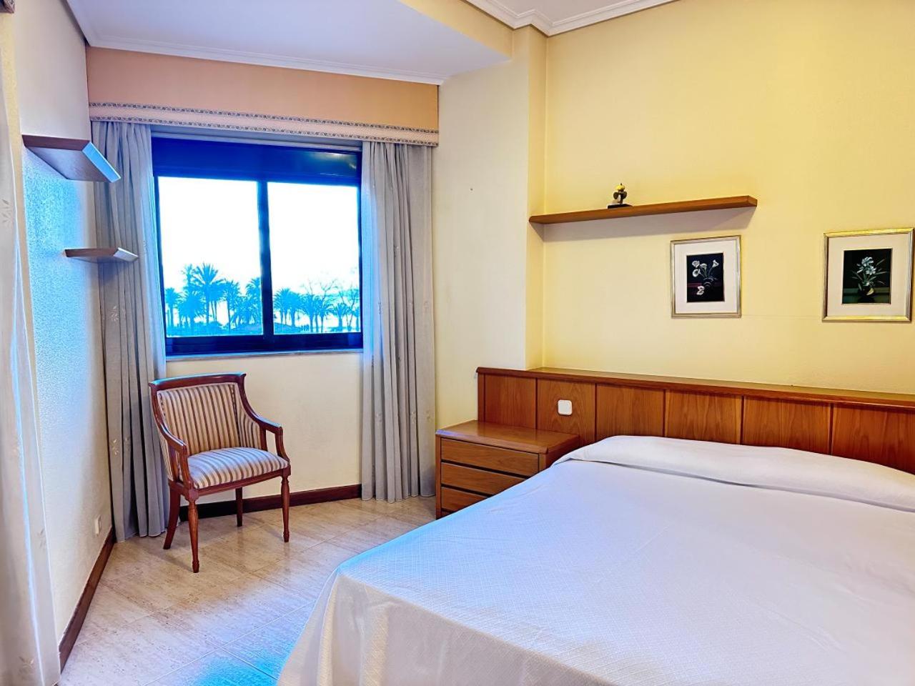Apartamento Samil Primera Línea de Playa 1J view 3