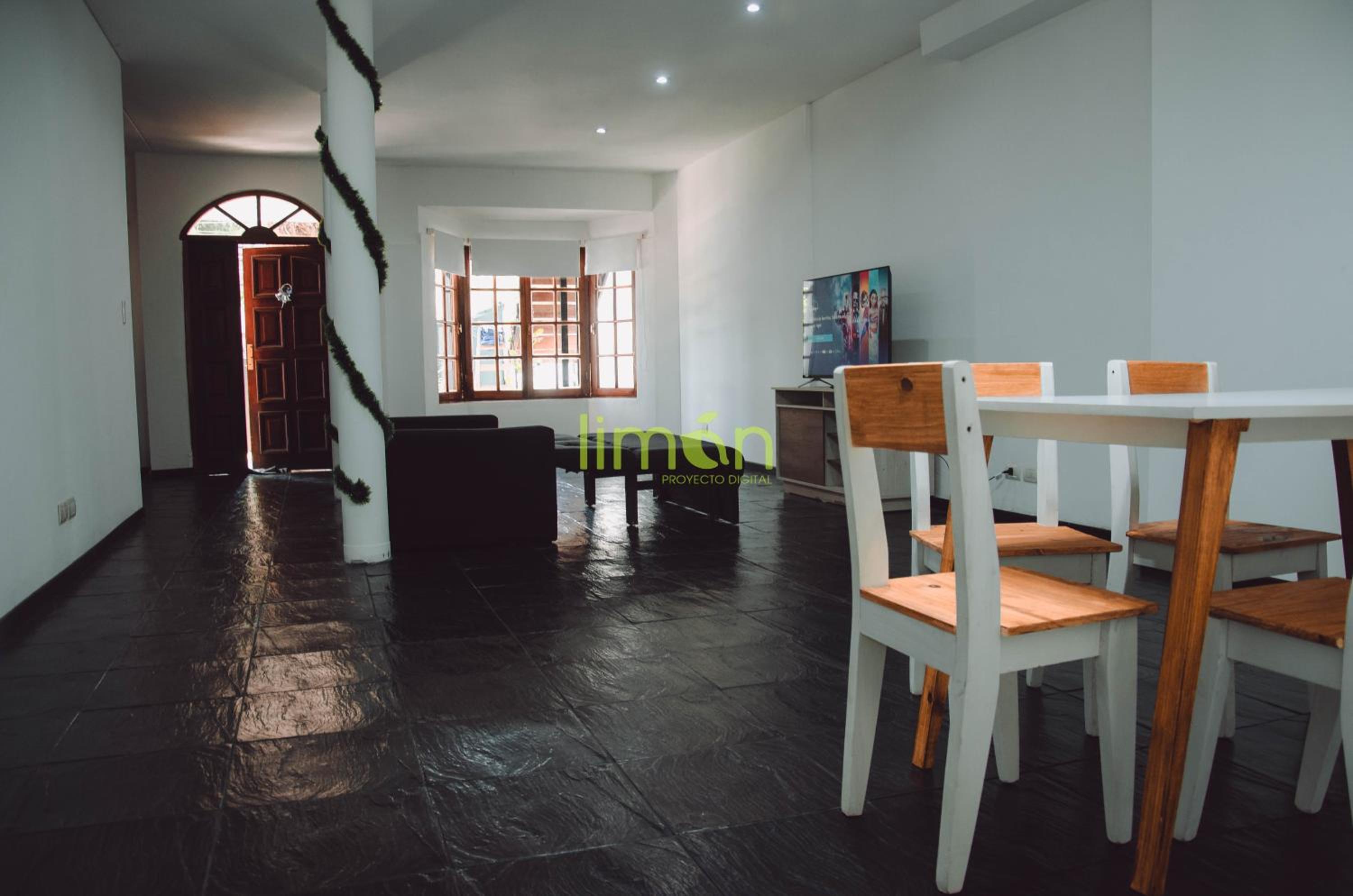 Casa Amplia 5 personas Amplio Jardin y Parrilla Zona Muy Tranquila en Tigre Centro
