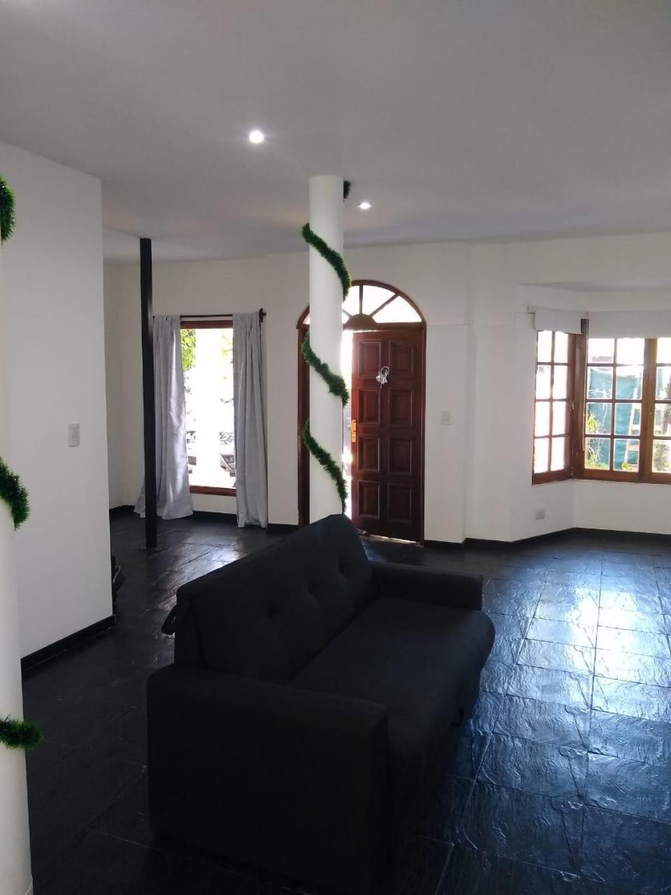 Casa Amplia 5 personas Amplio Jardin y Parrilla Zona Muy Tranquila en Tigre Centro