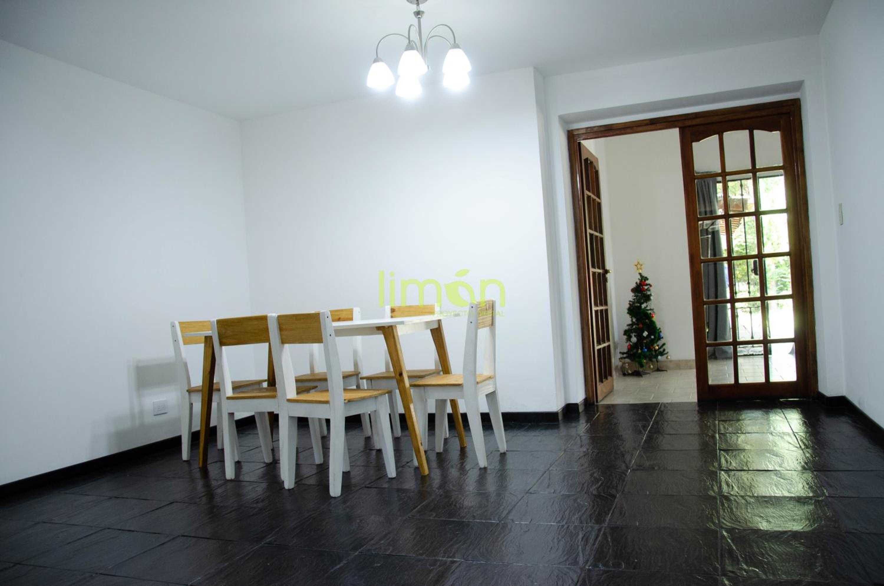 Casa Amplia 5 personas Amplio Jardin y Parrilla Zona Muy Tranquila en Tigre Centro