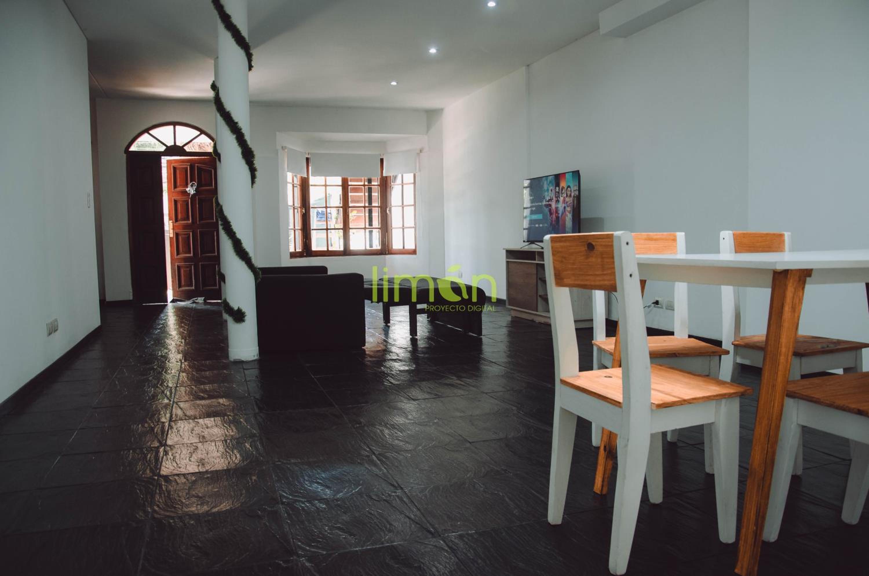 Casa Amplia 5 personas Amplio Jardin y Parrilla Zona Muy Tranquila en Tigre Centro